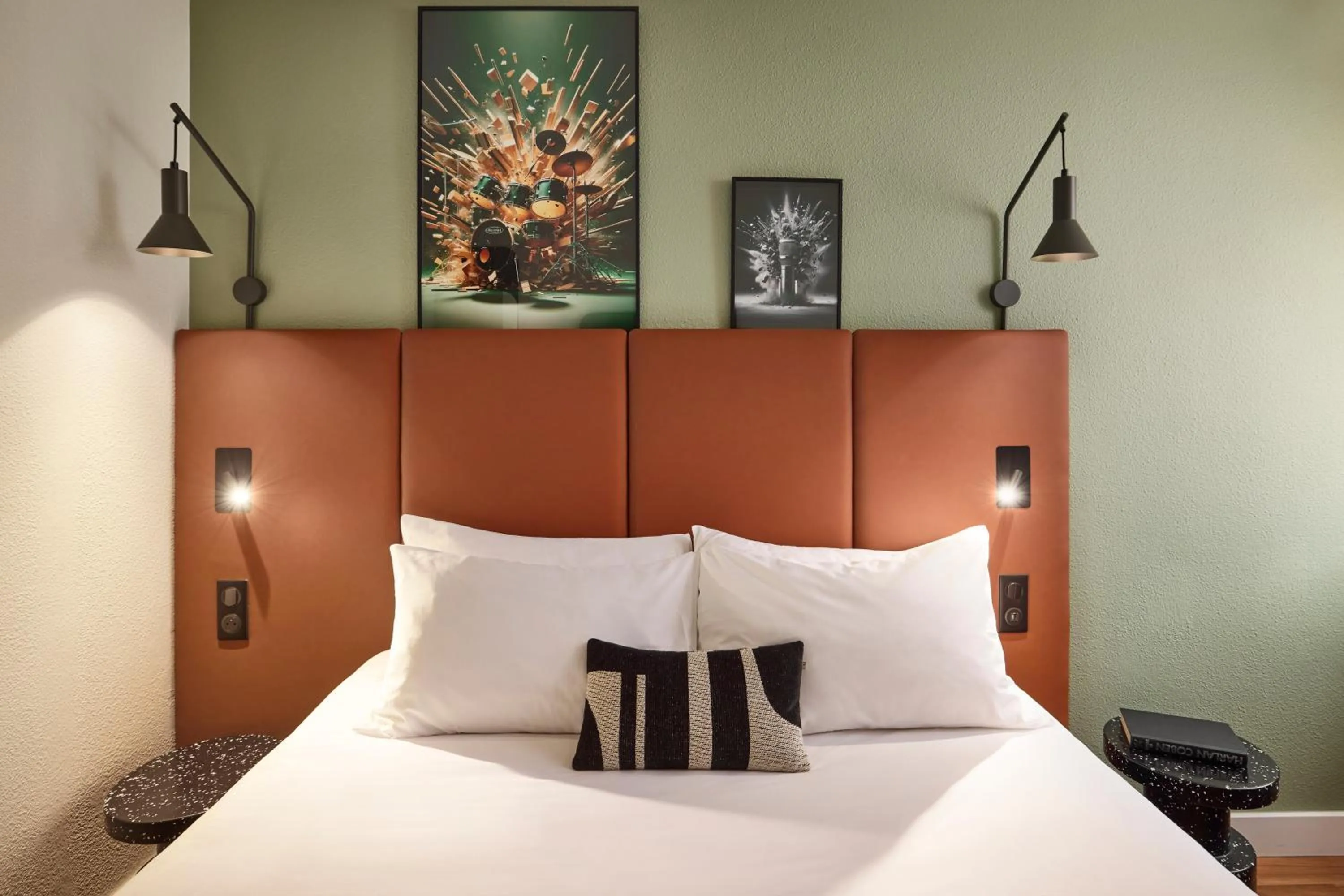 Bedroom, Bed in IBIS Port de plaisance