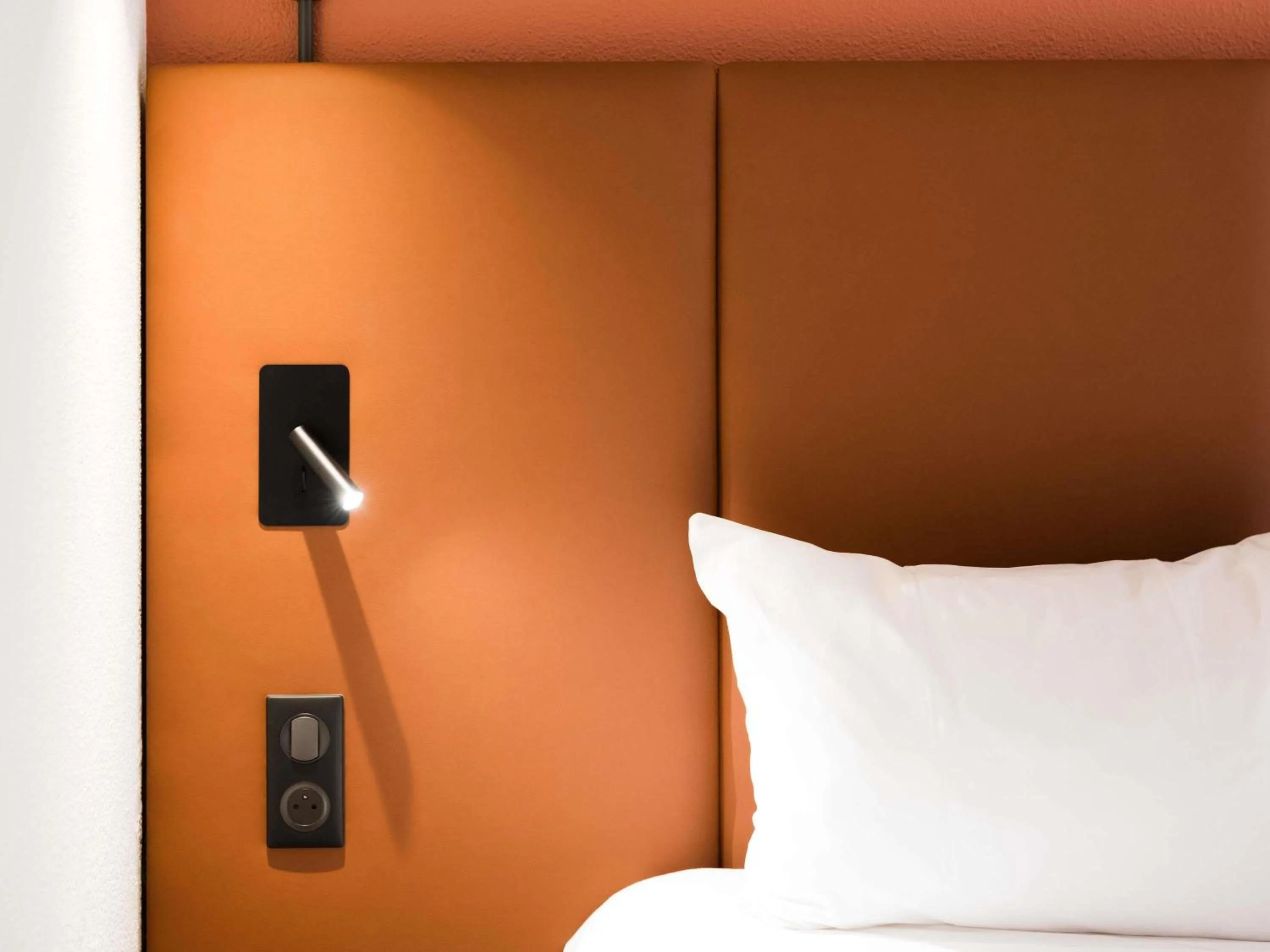 Bedroom, Bed in IBIS Port de plaisance