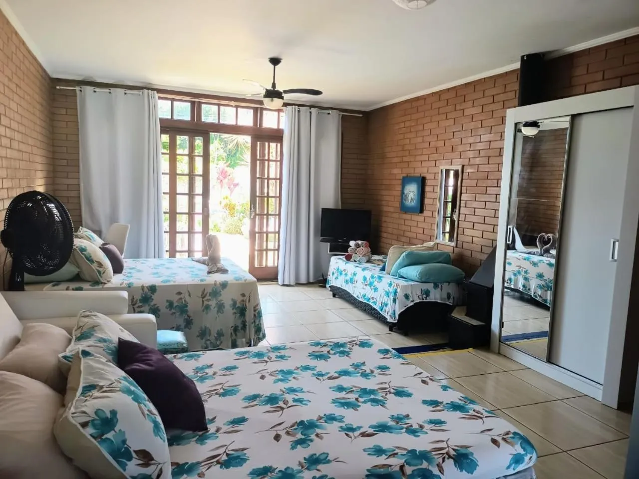 Photo of the whole room, Bed in EccO Capricornio