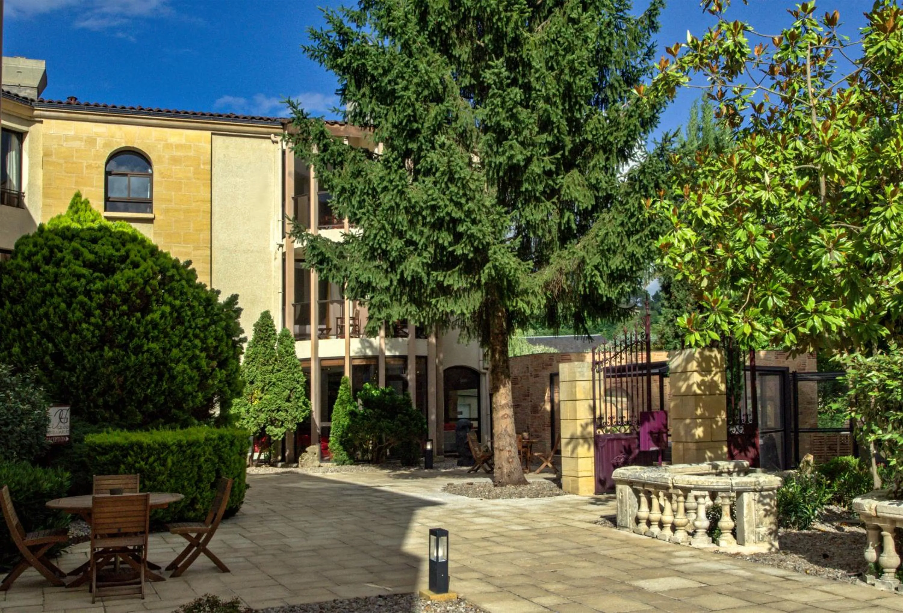 Patio in Au Grand Hôtel de Sarlat - Pavillon de SELVES