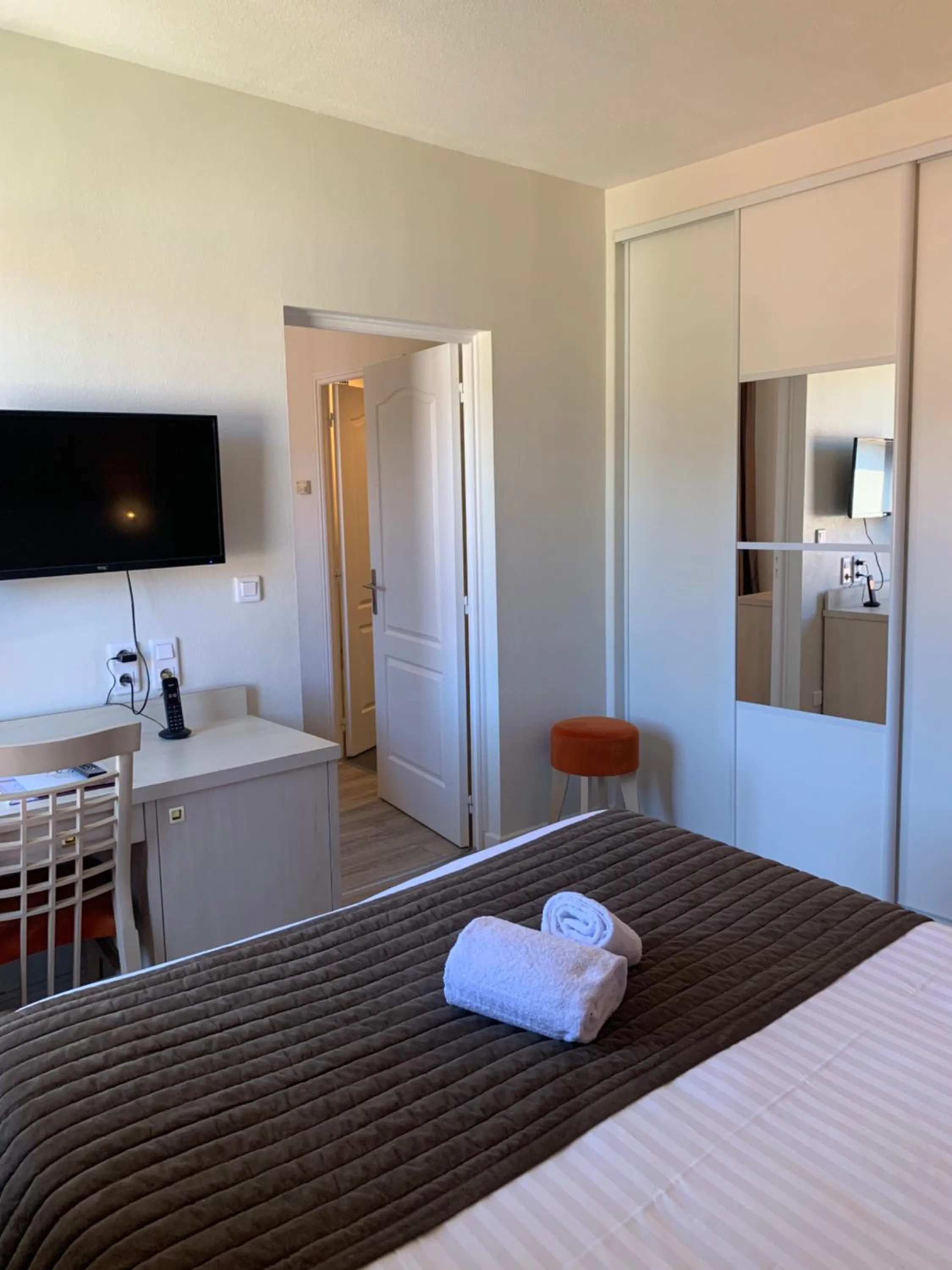 Bedroom, Bed in Au Grand Hôtel de Sarlat - Pavillon de SELVES