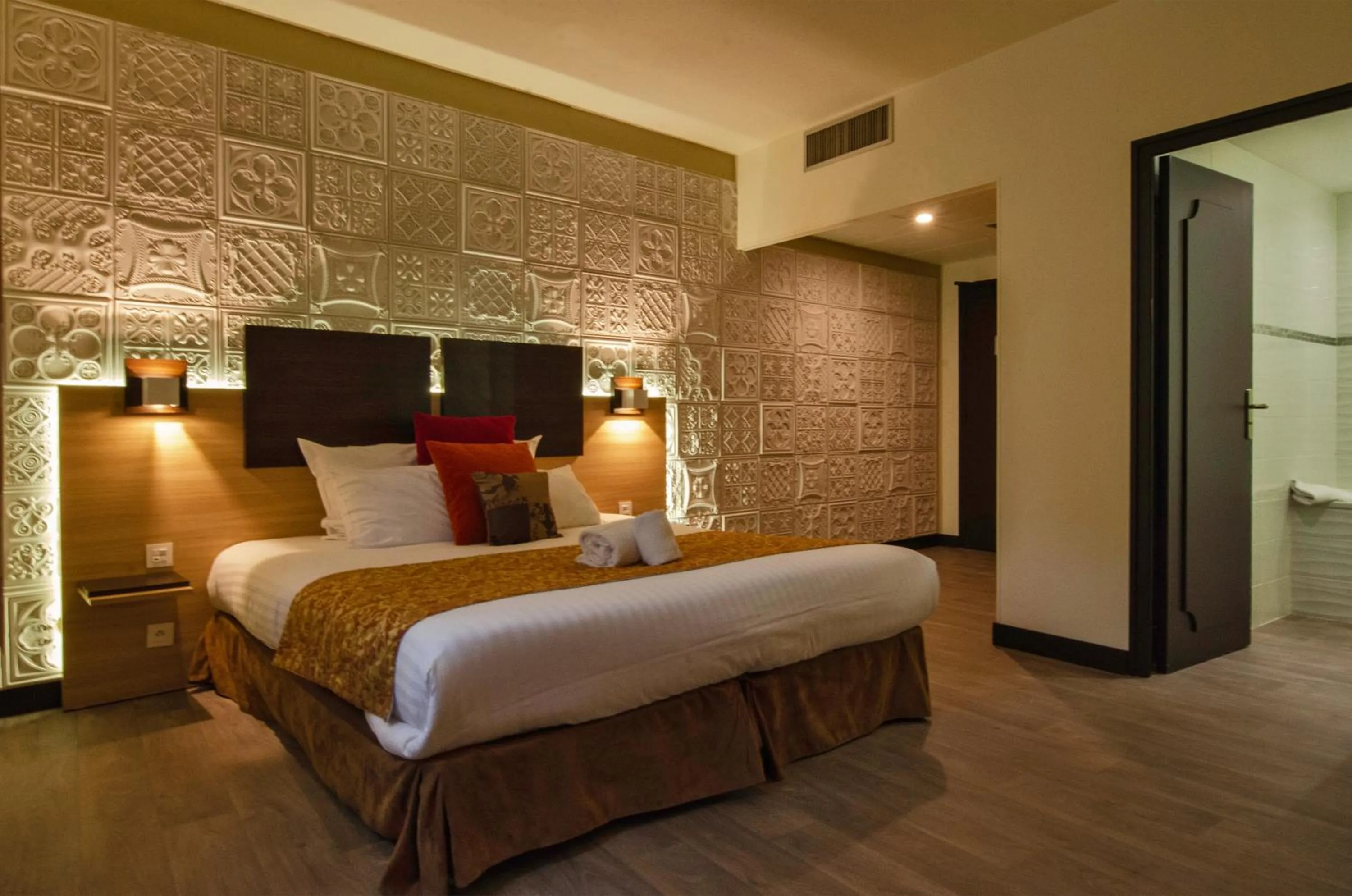 Bed in Au Grand Hôtel de Sarlat - Pavillon de SELVES