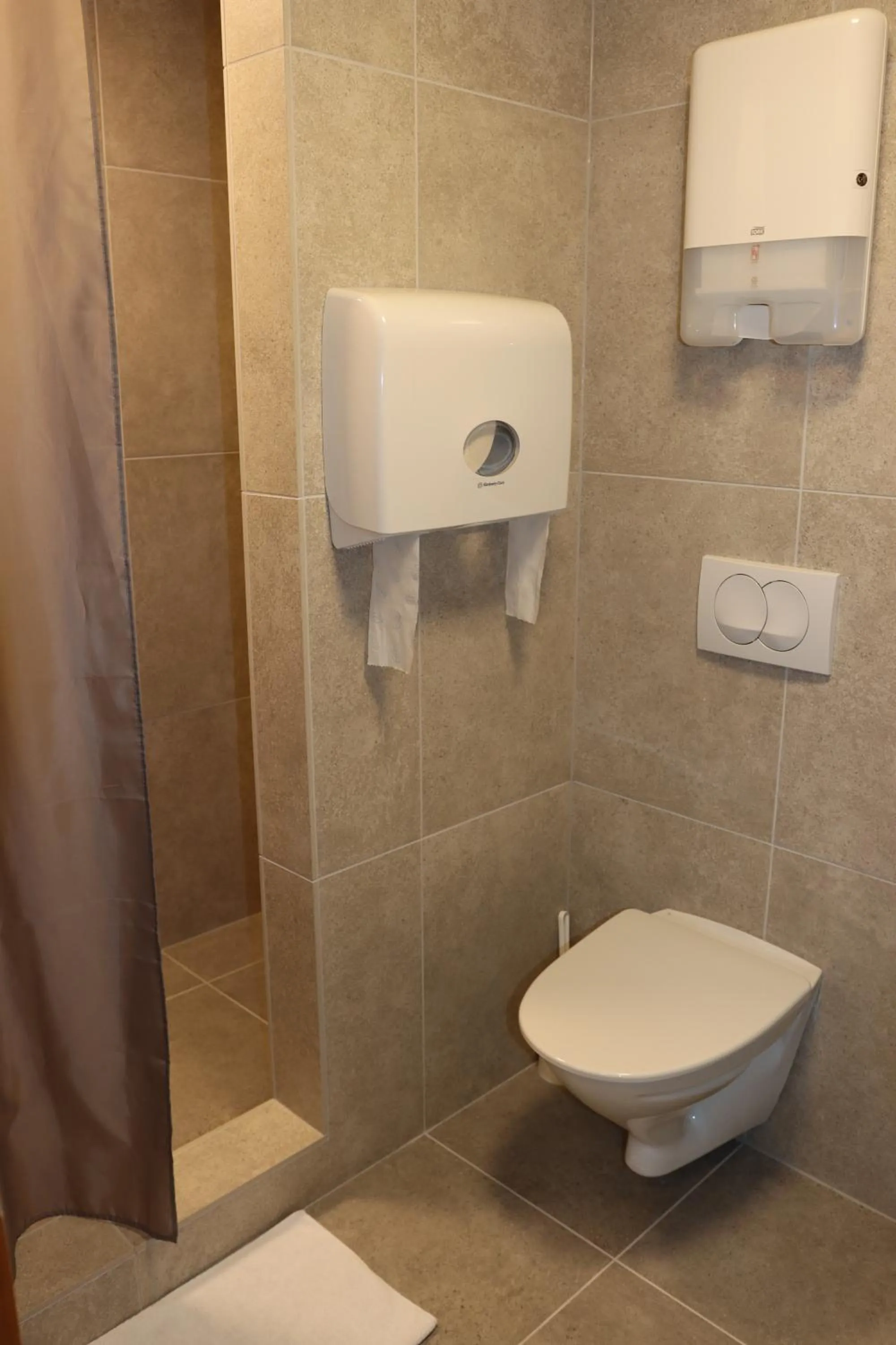 Bathroom in Höfn Hostel