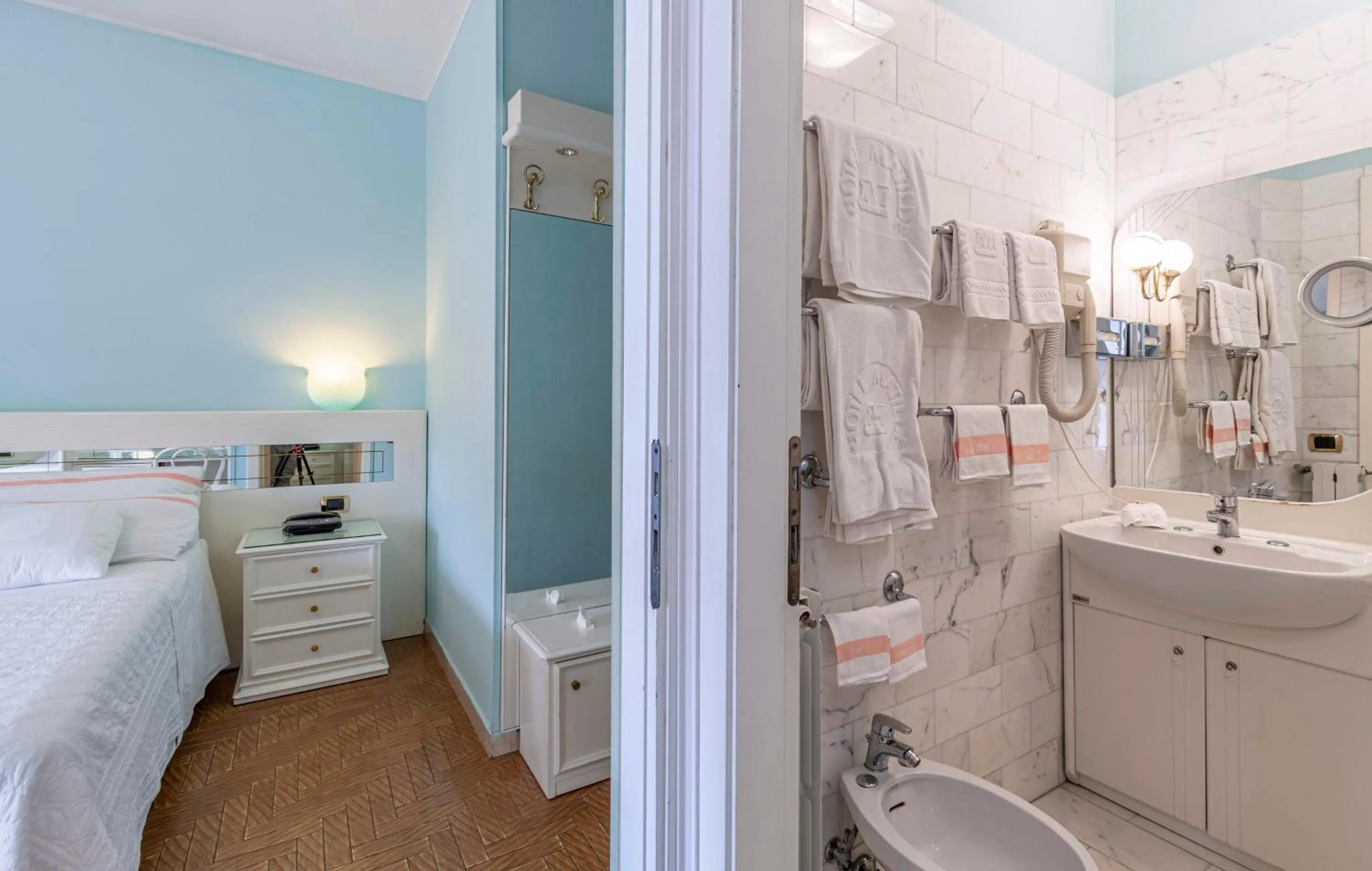 Bathroom, Bed in Hotel Matilde