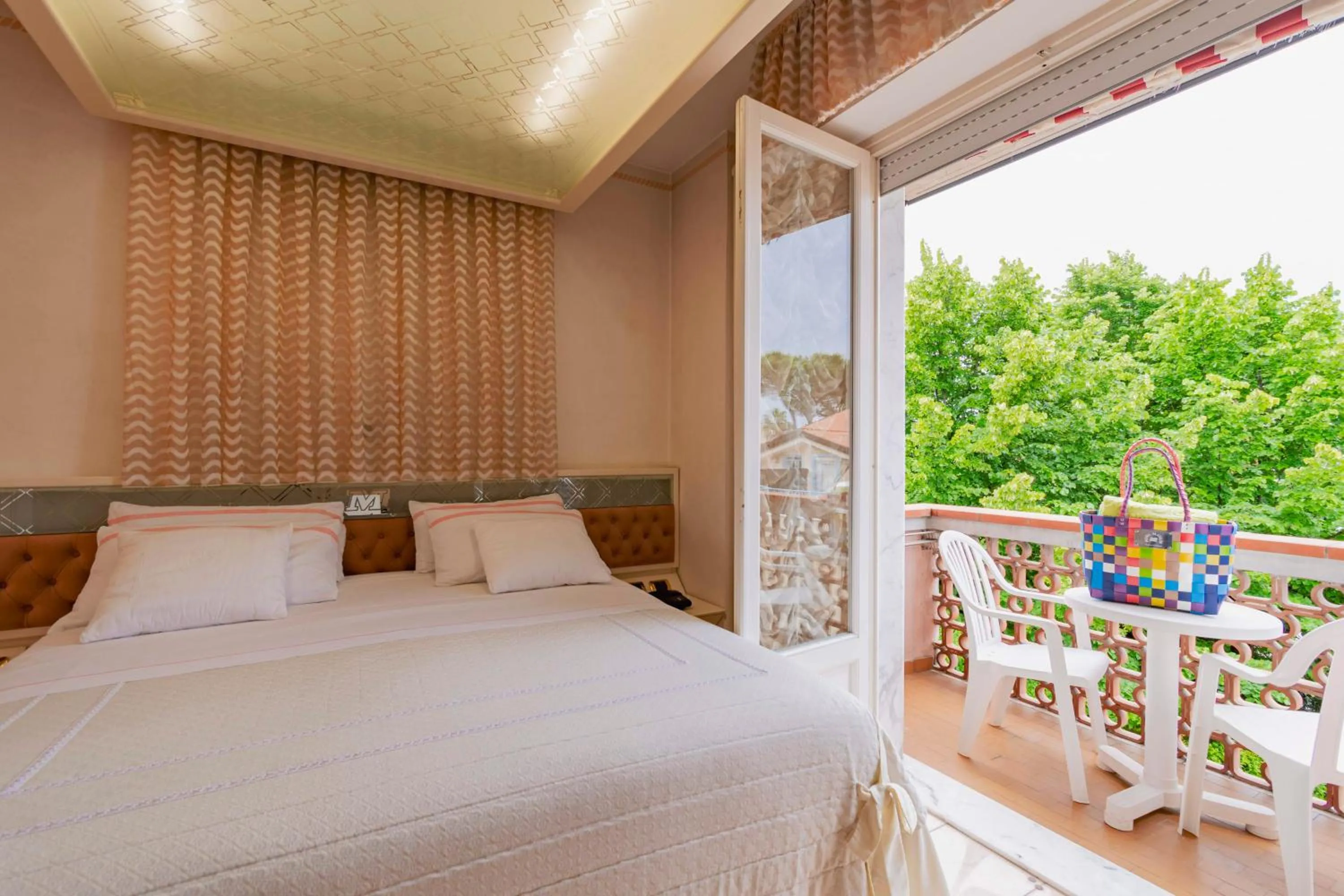 View (from property/room), Bed in Hotel Matilde