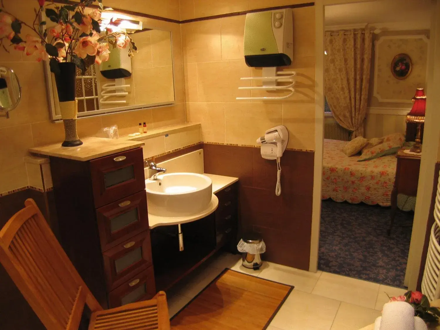 Twin Room in La Roseraie Biebler Twin Room in La Roseraie Biebler