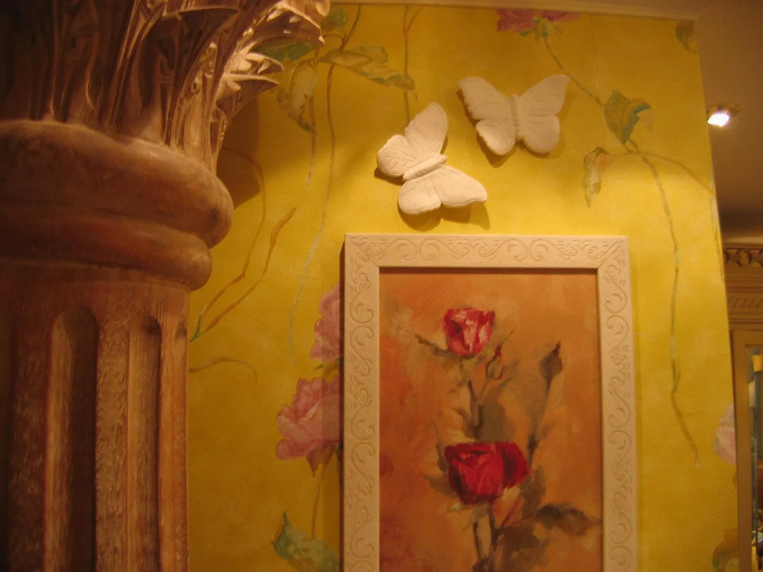 Decorative detail in La Roseraie Biebler