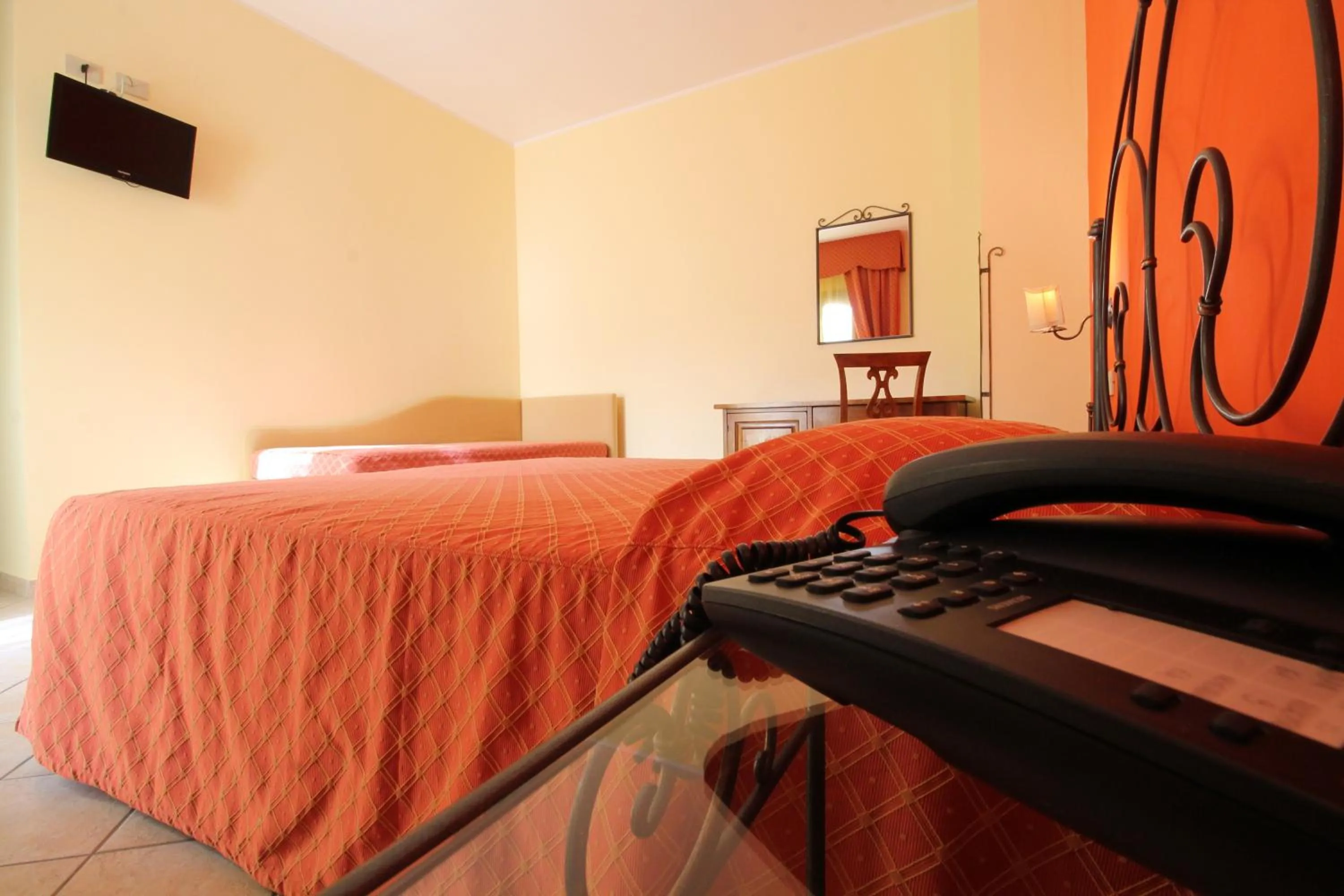 Photo of the whole room, Bed in Zingaro Hotel