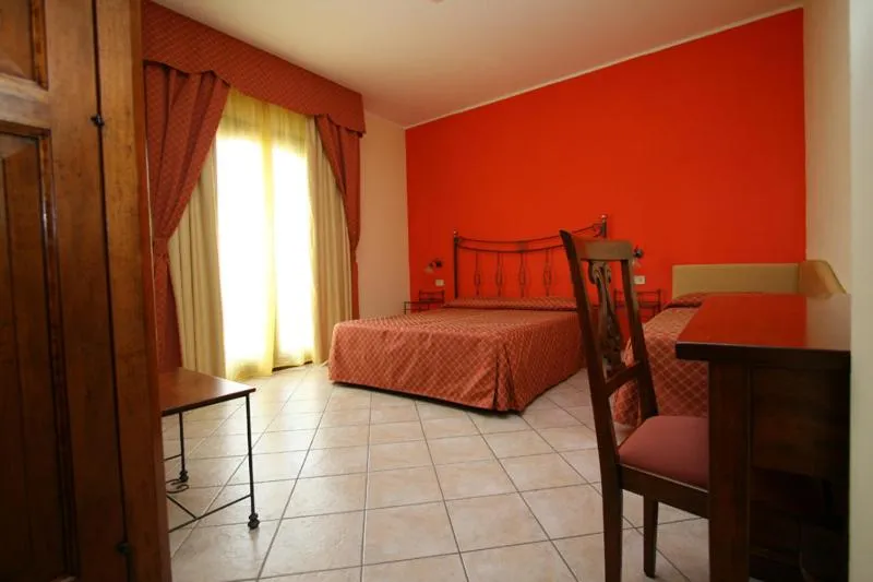 Photo of the whole room, Bed in Zingaro Hotel