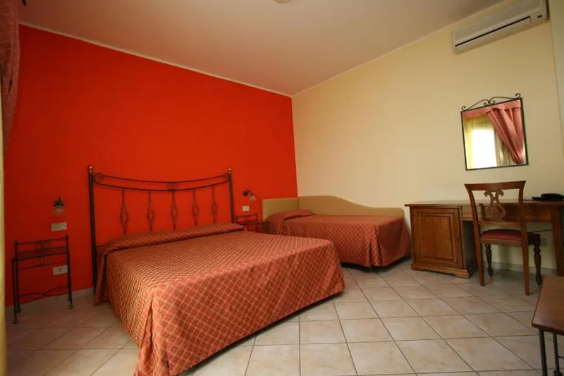 Photo of the whole room, Bed in Zingaro Hotel
