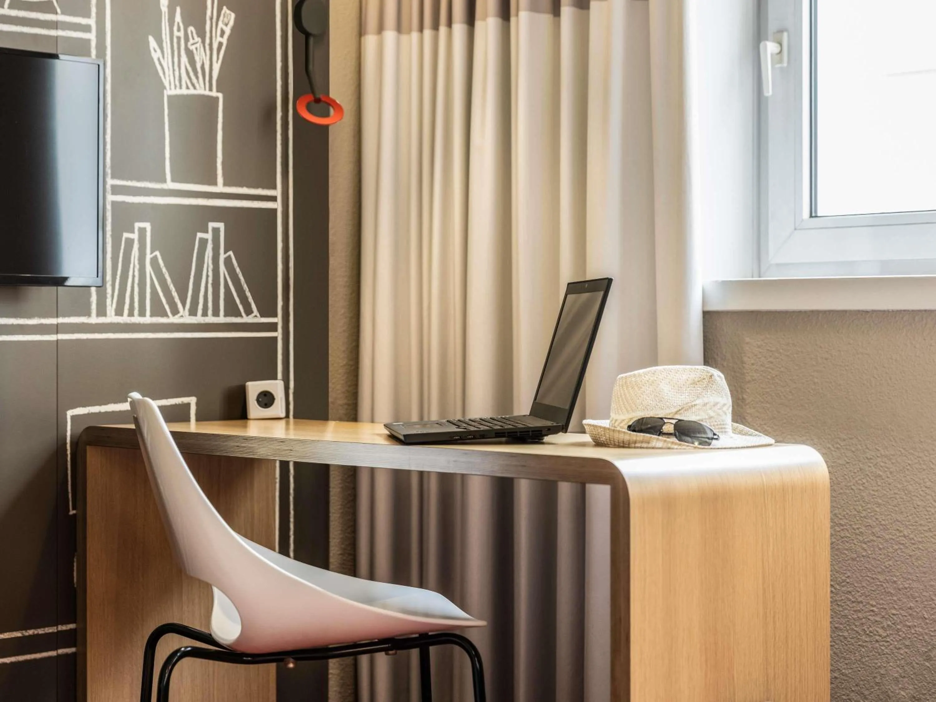 Bedroom in ibis Toulouse Pont Jumeaux