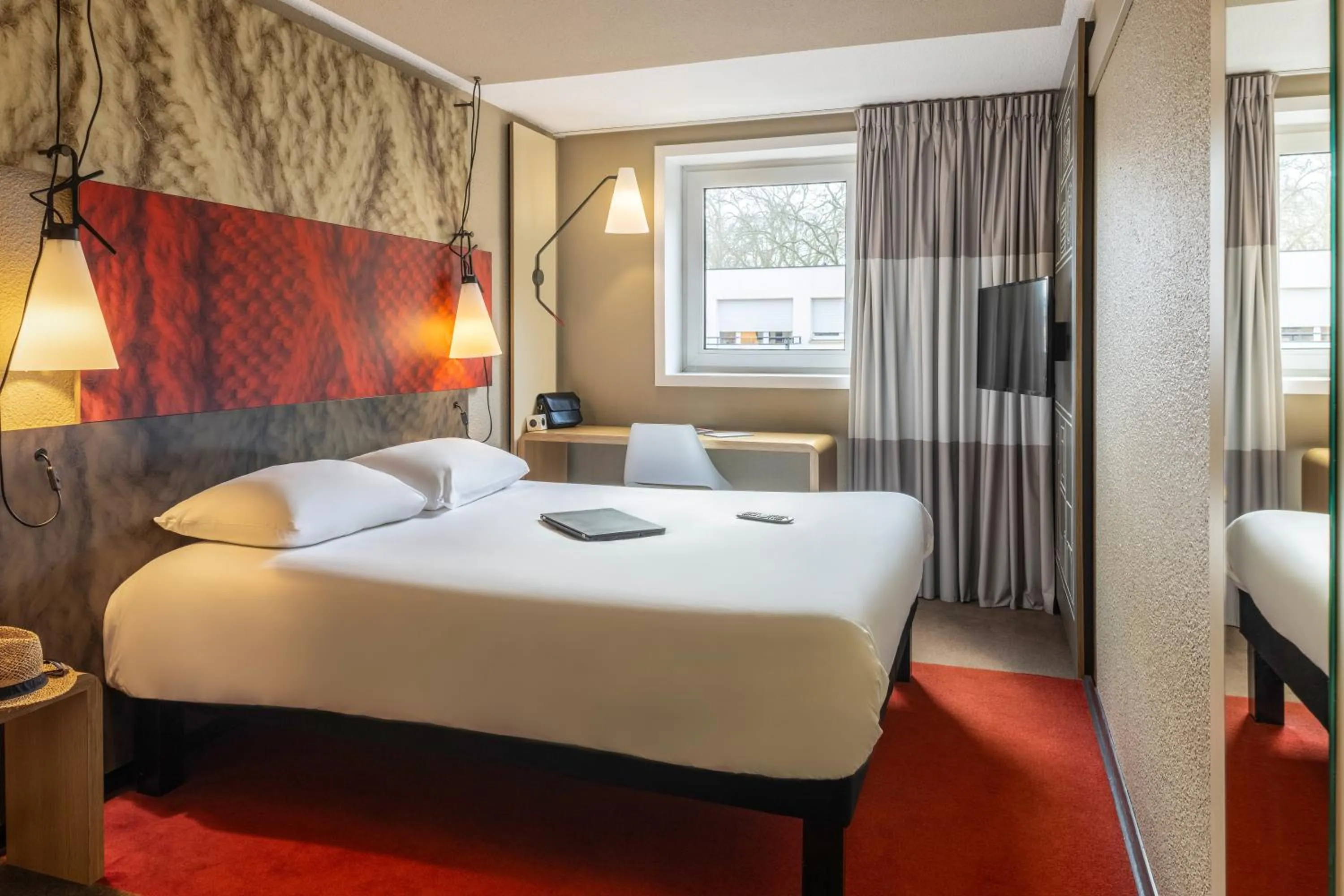 Bedroom, Bed in ibis Toulouse Pont Jumeaux