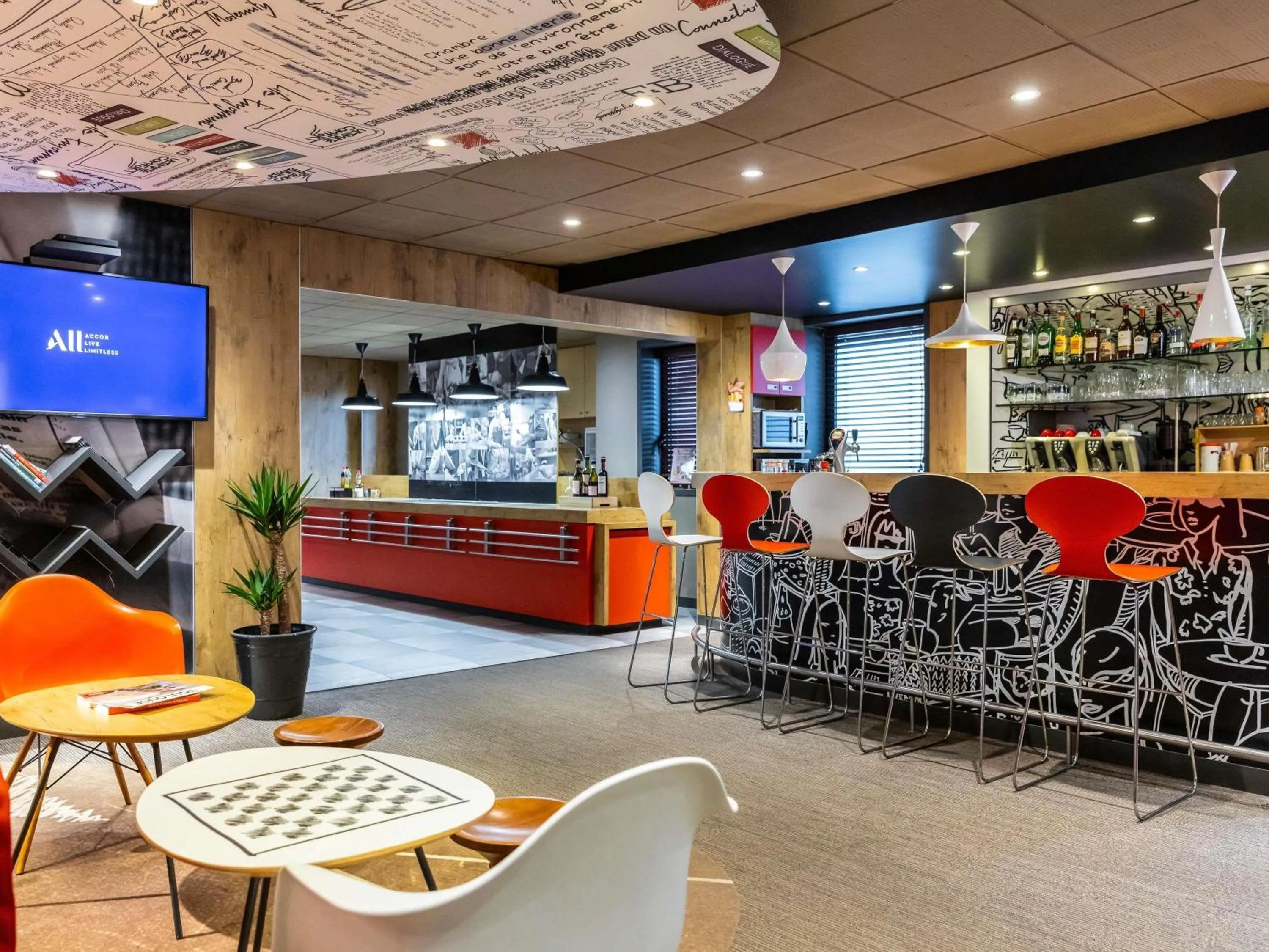 Lounge or bar in ibis Toulouse Pont Jumeaux