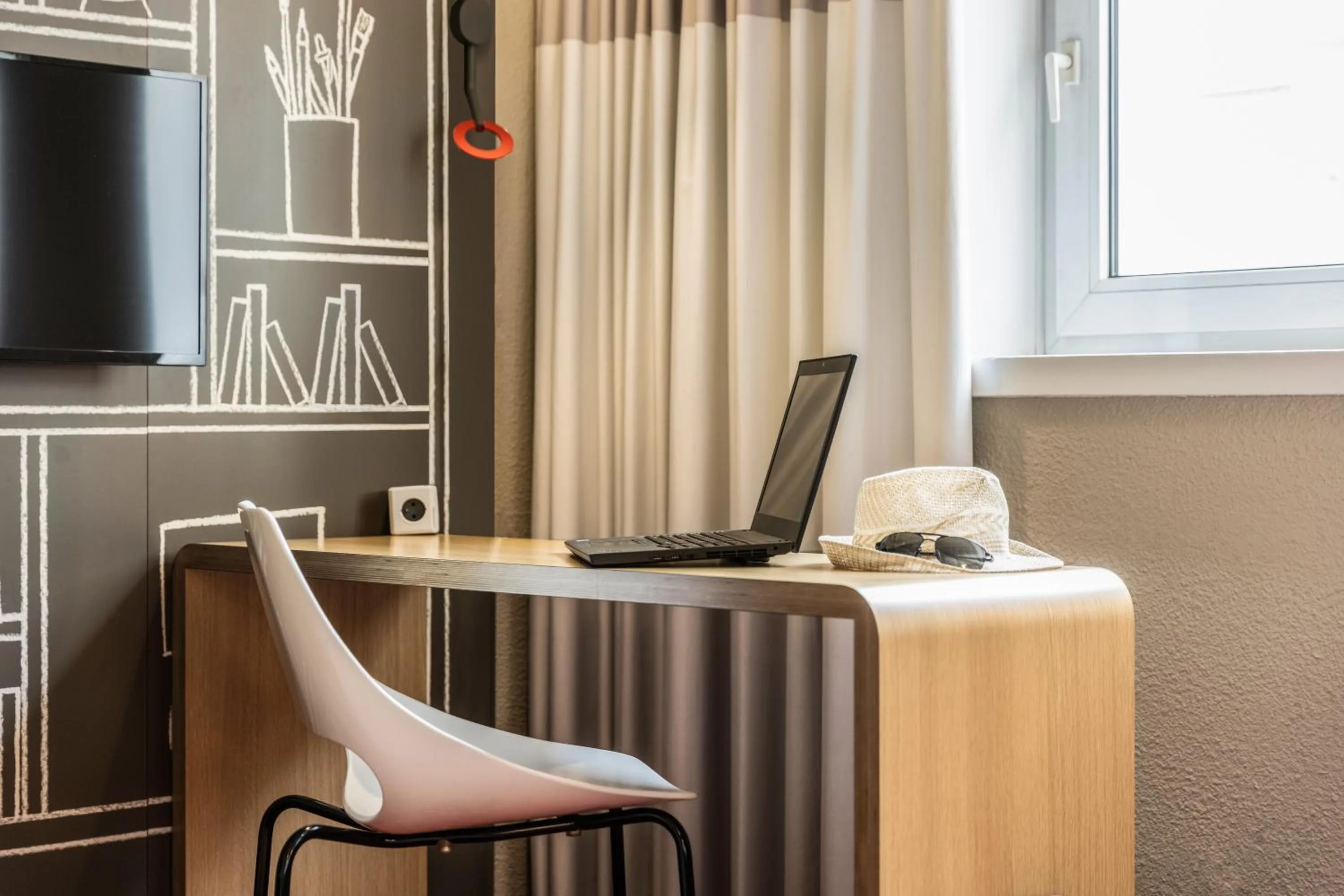 Bedroom in ibis Toulouse Pont Jumeaux