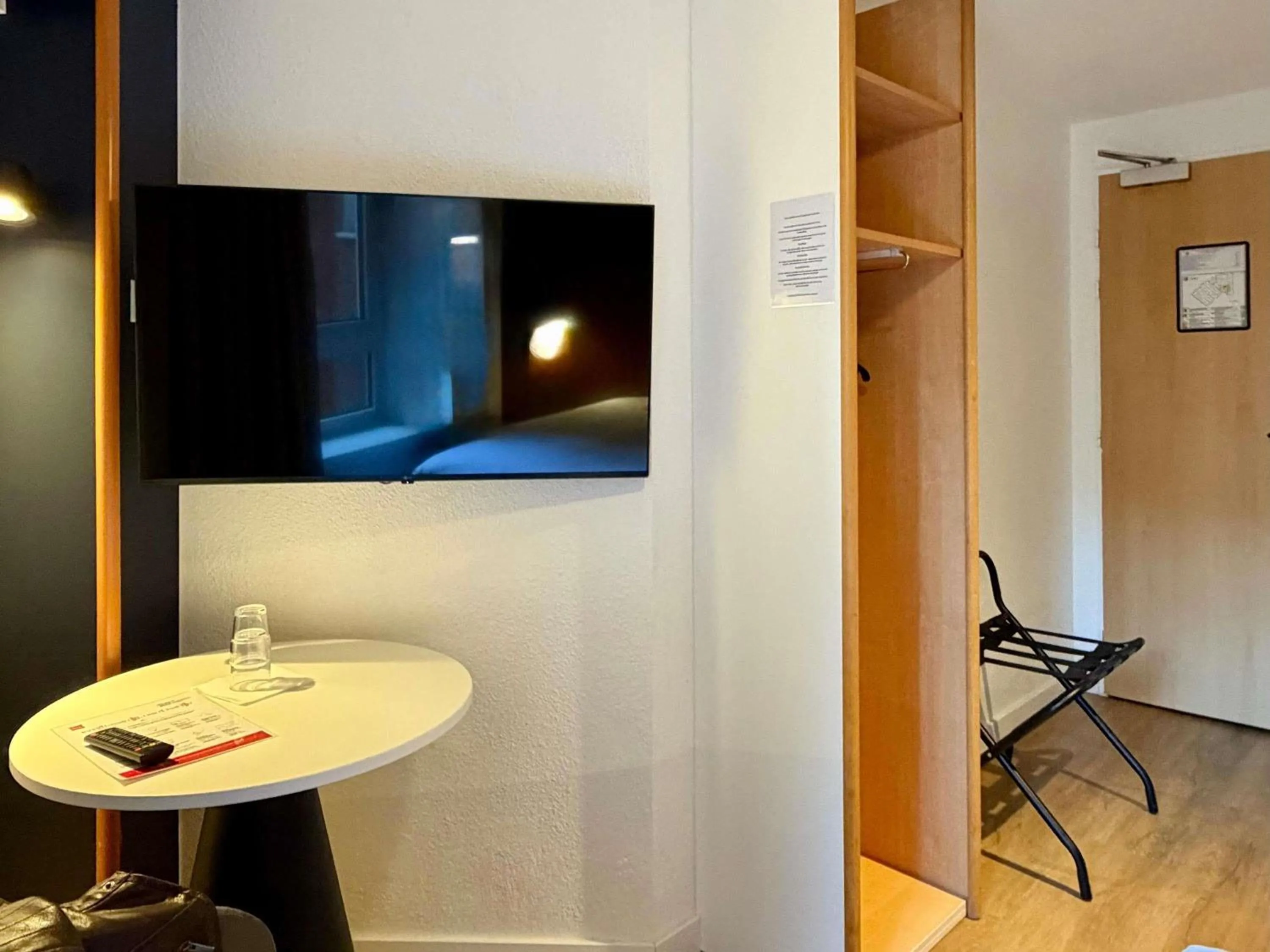 Bedroom in ibis Toulouse Pont Jumeaux