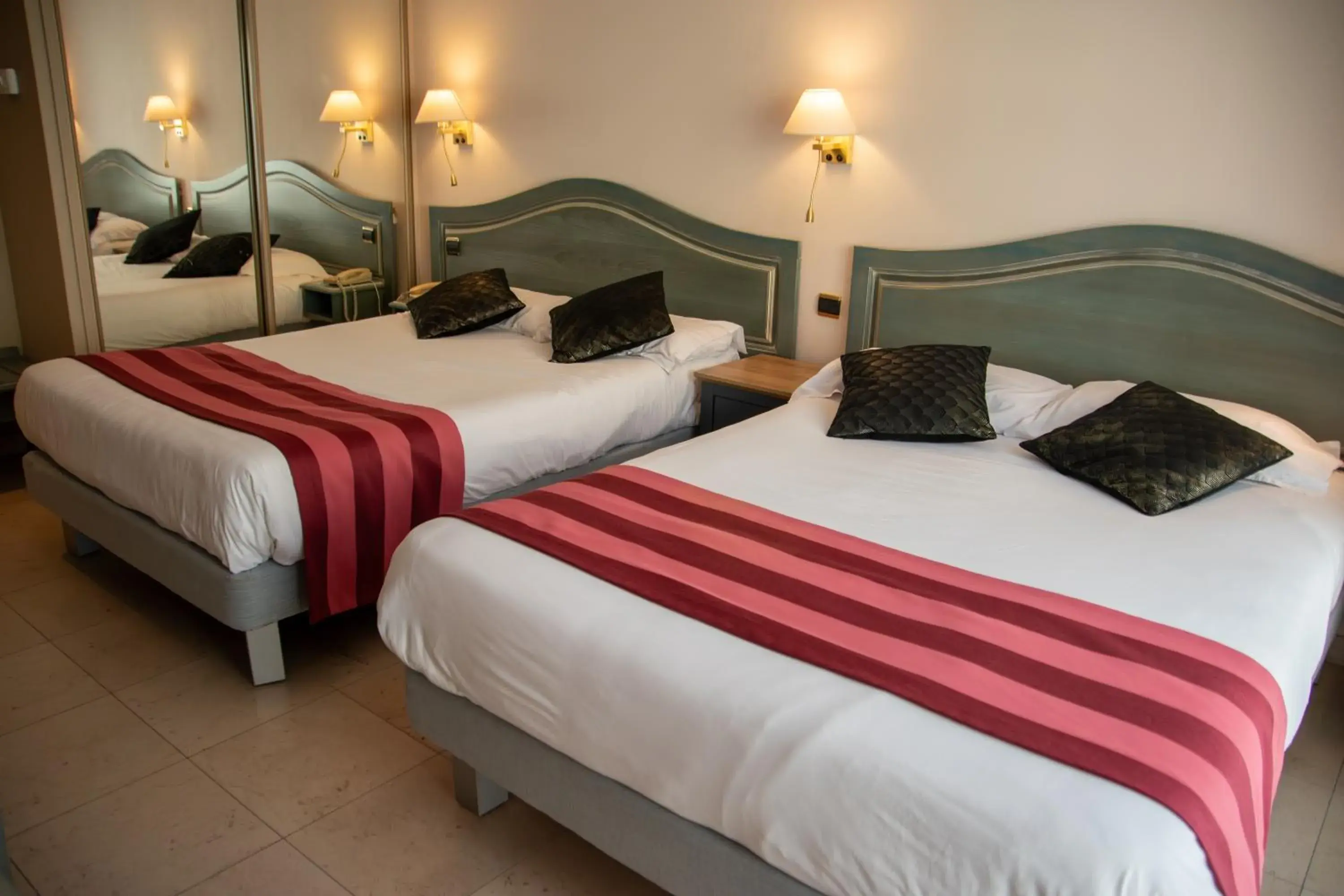 Quadruple Room in Logis Le Saint Nicolas Quadruple Room in Logis Le Saint Nicolas