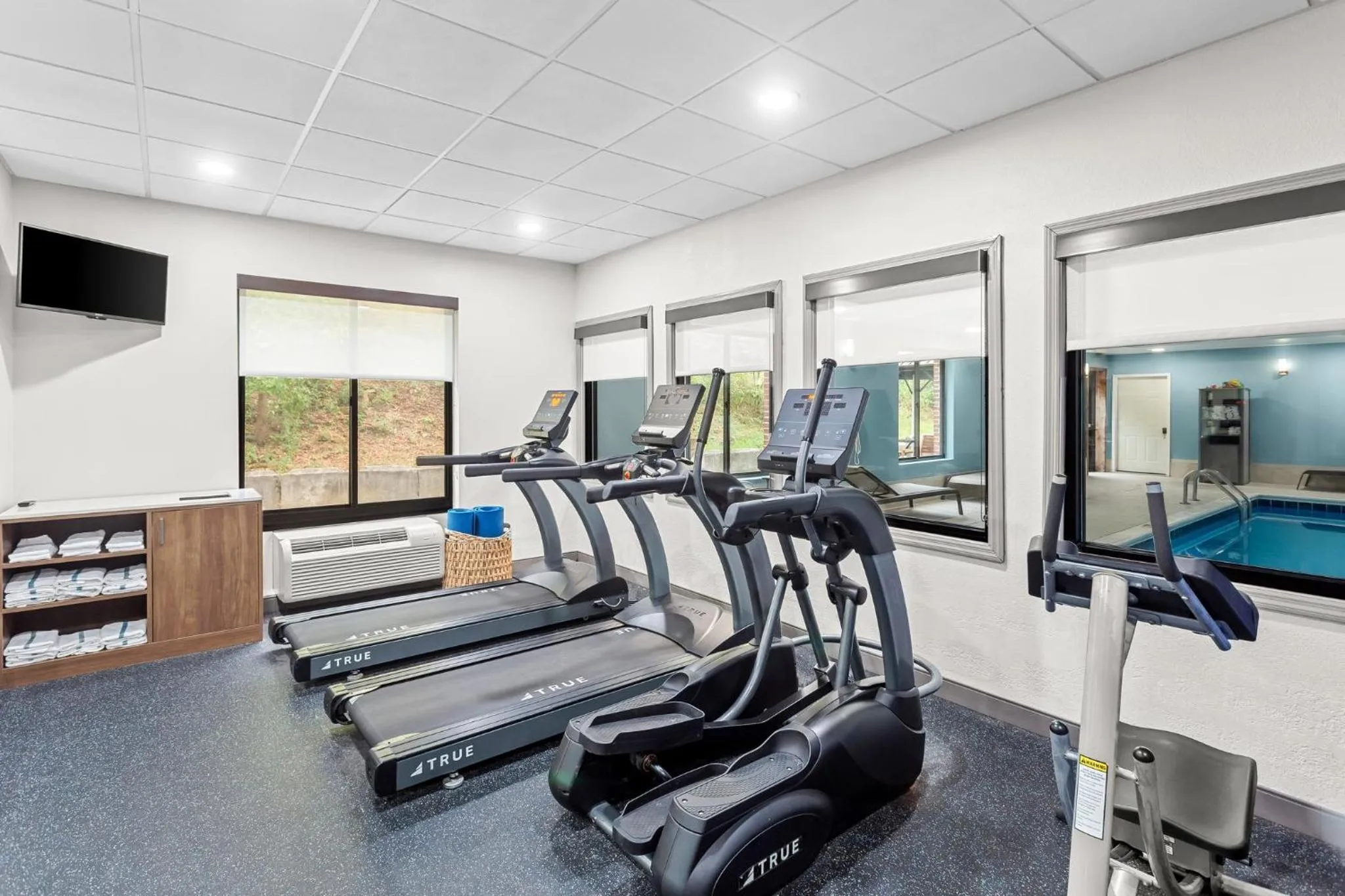 Fitness centre/facilities in Holiday Inn Express & Suites Cross Lanes by IHG
