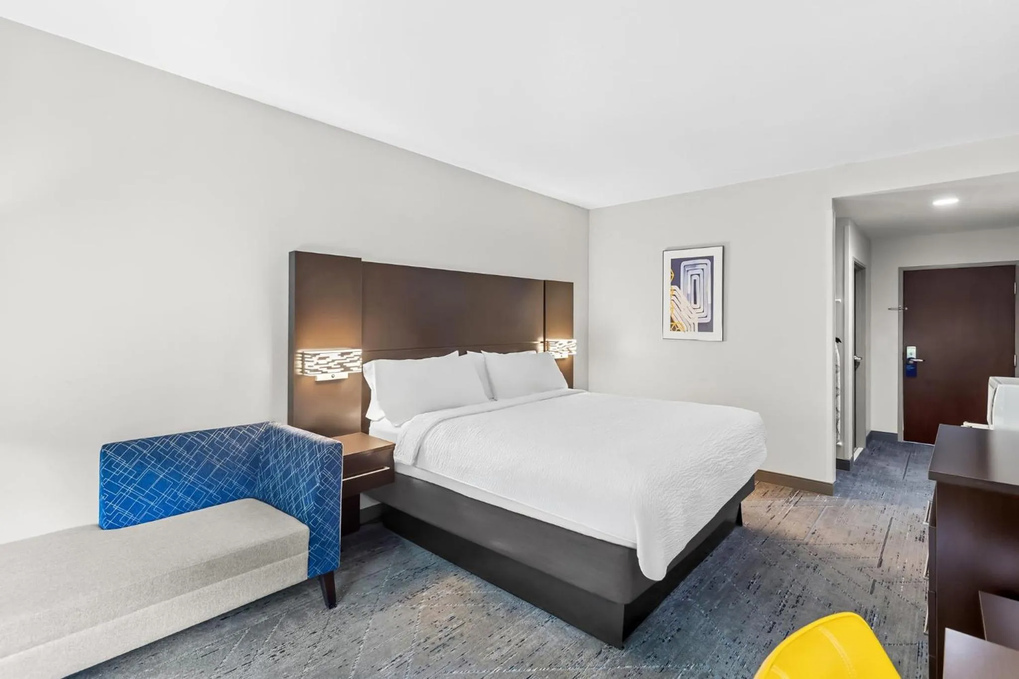 Photo of the whole room, Bed in Holiday Inn Express & Suites Cross Lanes by IHG