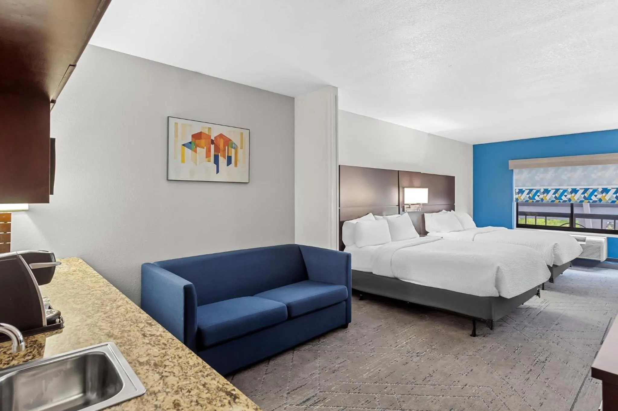 Photo of the whole room, Bed in Holiday Inn Express & Suites Cross Lanes by IHG