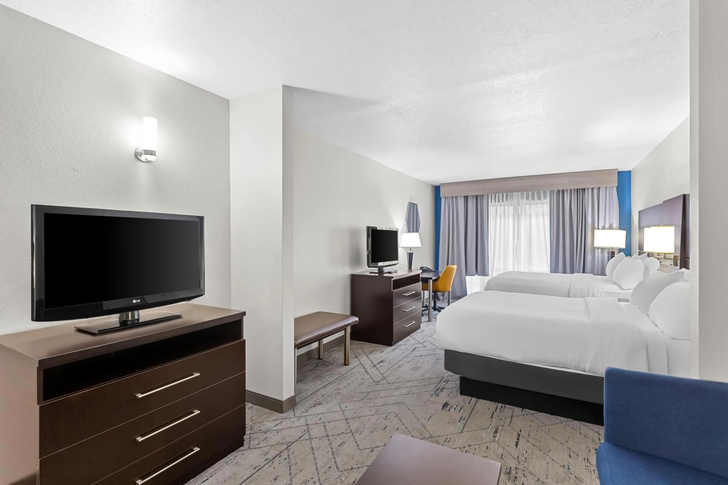 Bedroom, Bed in Holiday Inn Express & Suites Cross Lanes by IHG