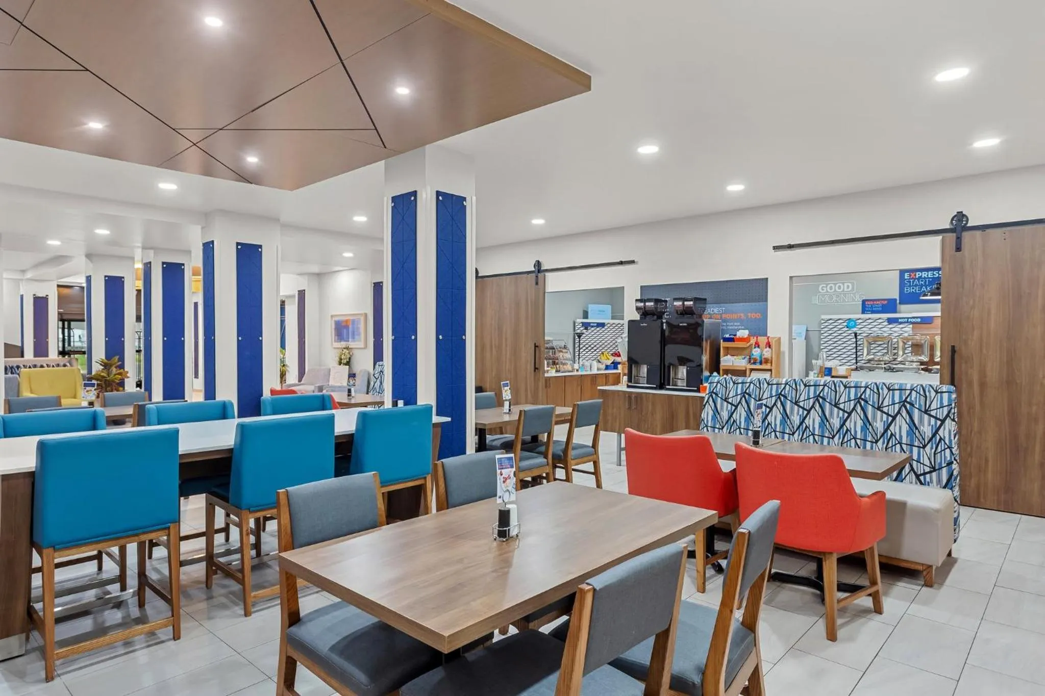 Breakfast in Holiday Inn Express & Suites Cross Lanes by IHG