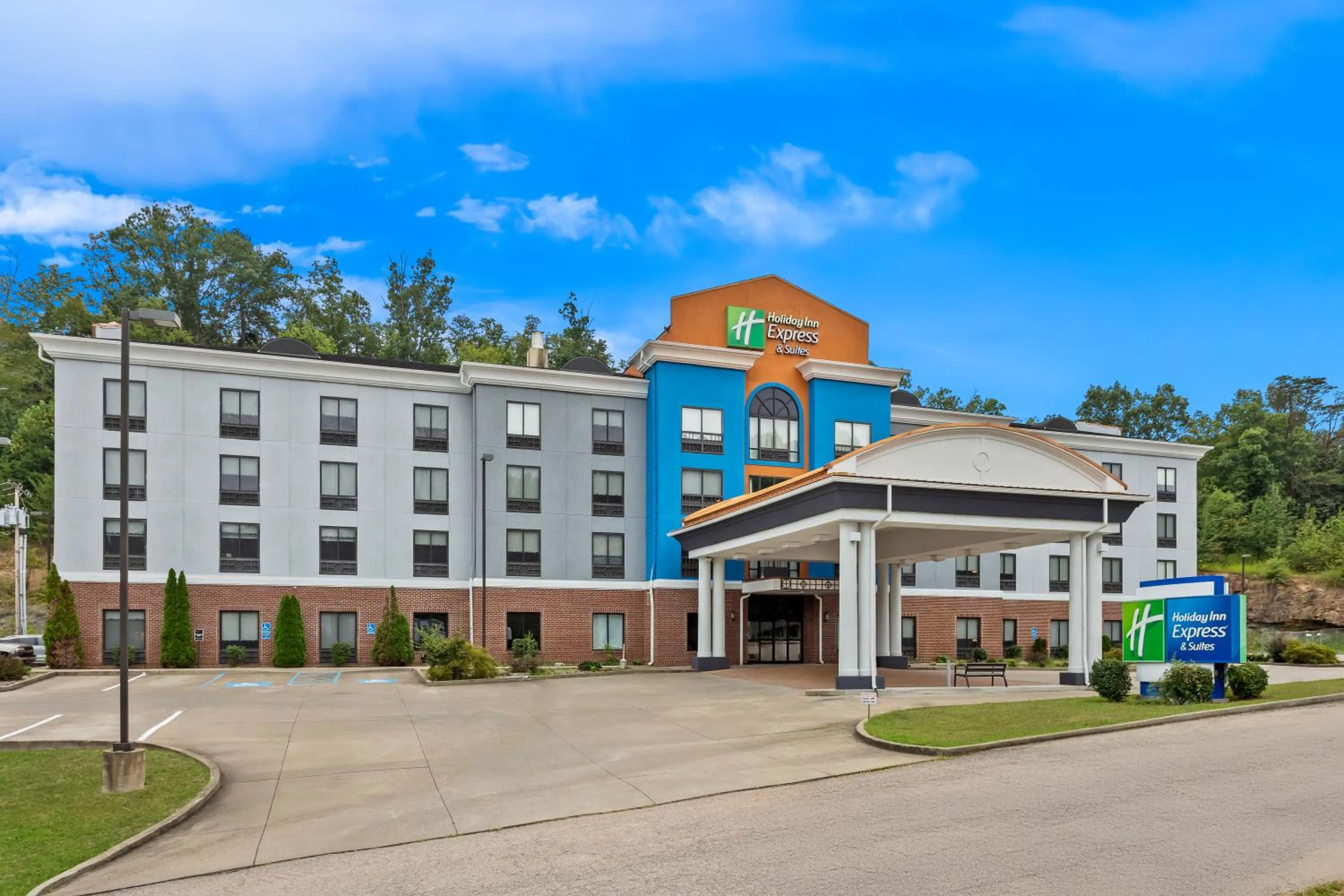 Property building in Holiday Inn Express & Suites Cross Lanes by IHG