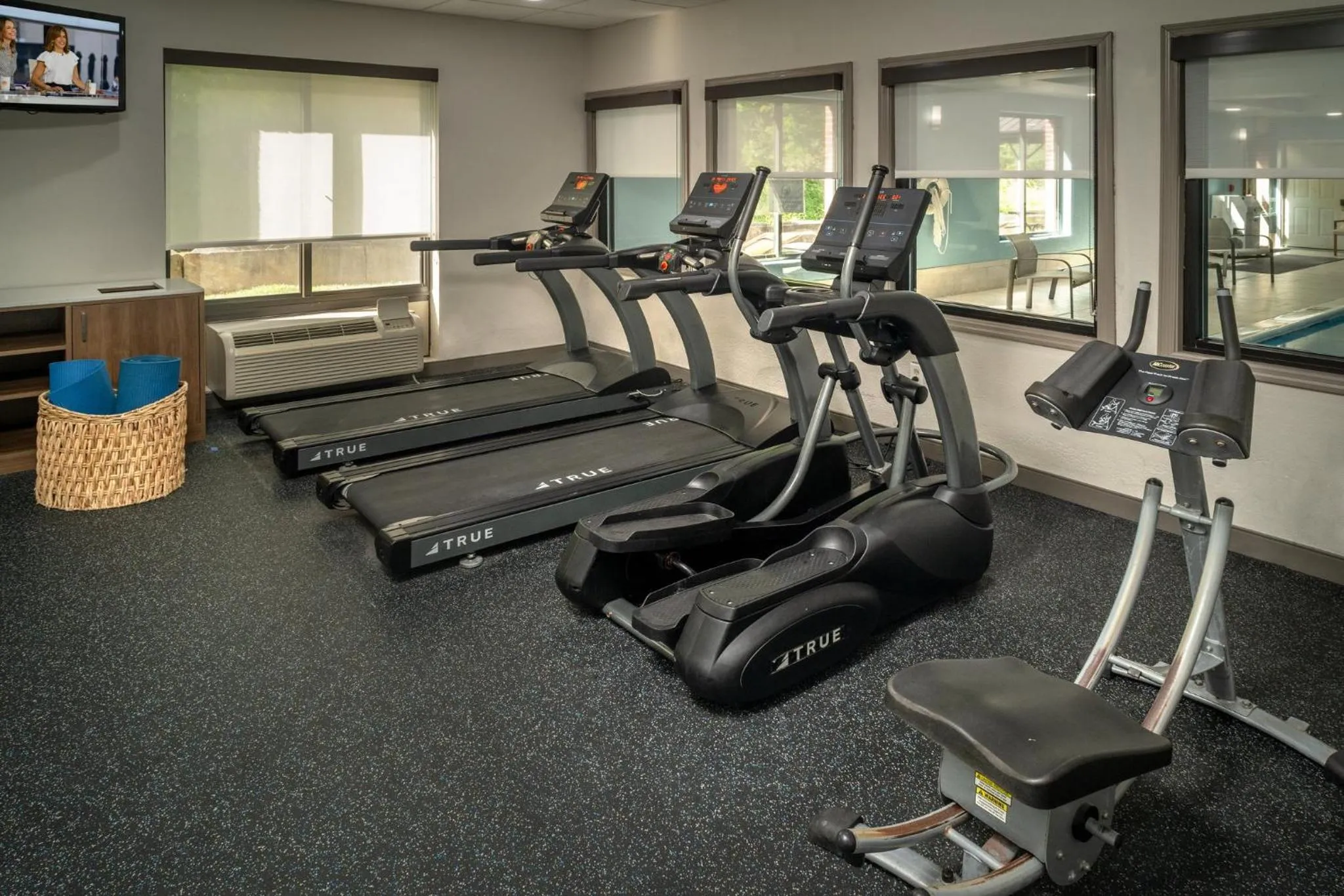 Fitness centre/facilities in Holiday Inn Express & Suites Cross Lanes by IHG