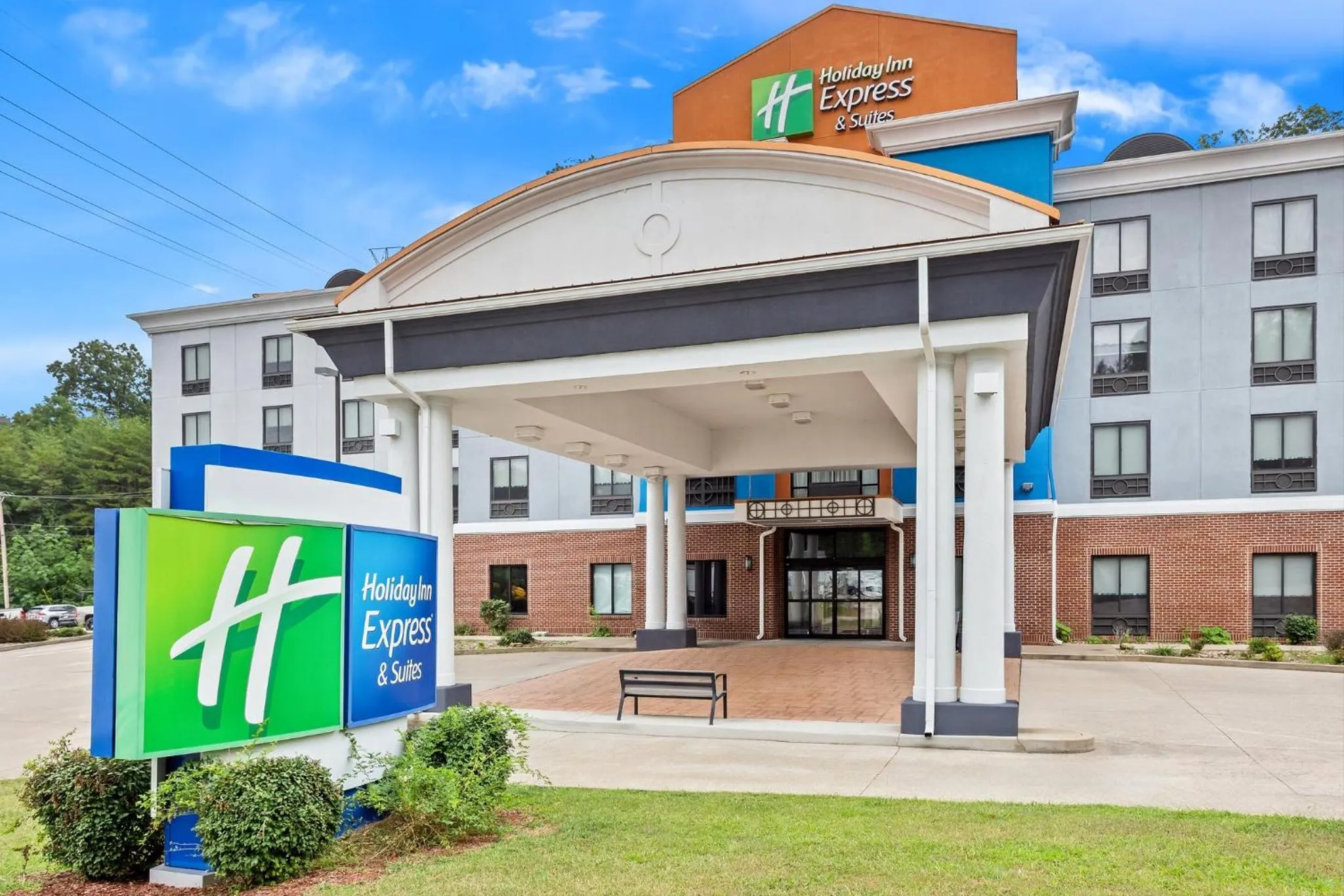 Property building in Holiday Inn Express & Suites Cross Lanes by IHG