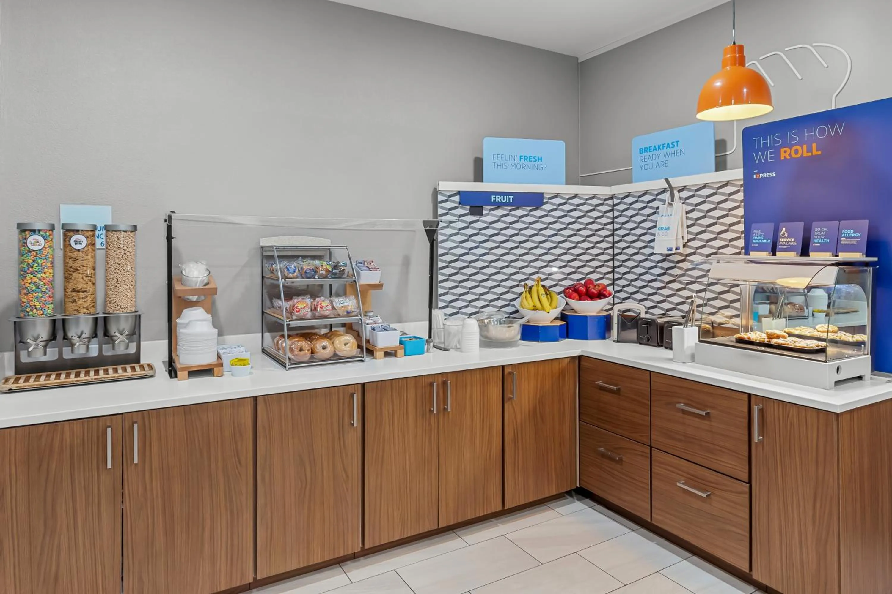 Breakfast in Holiday Inn Express & Suites Cross Lanes by IHG