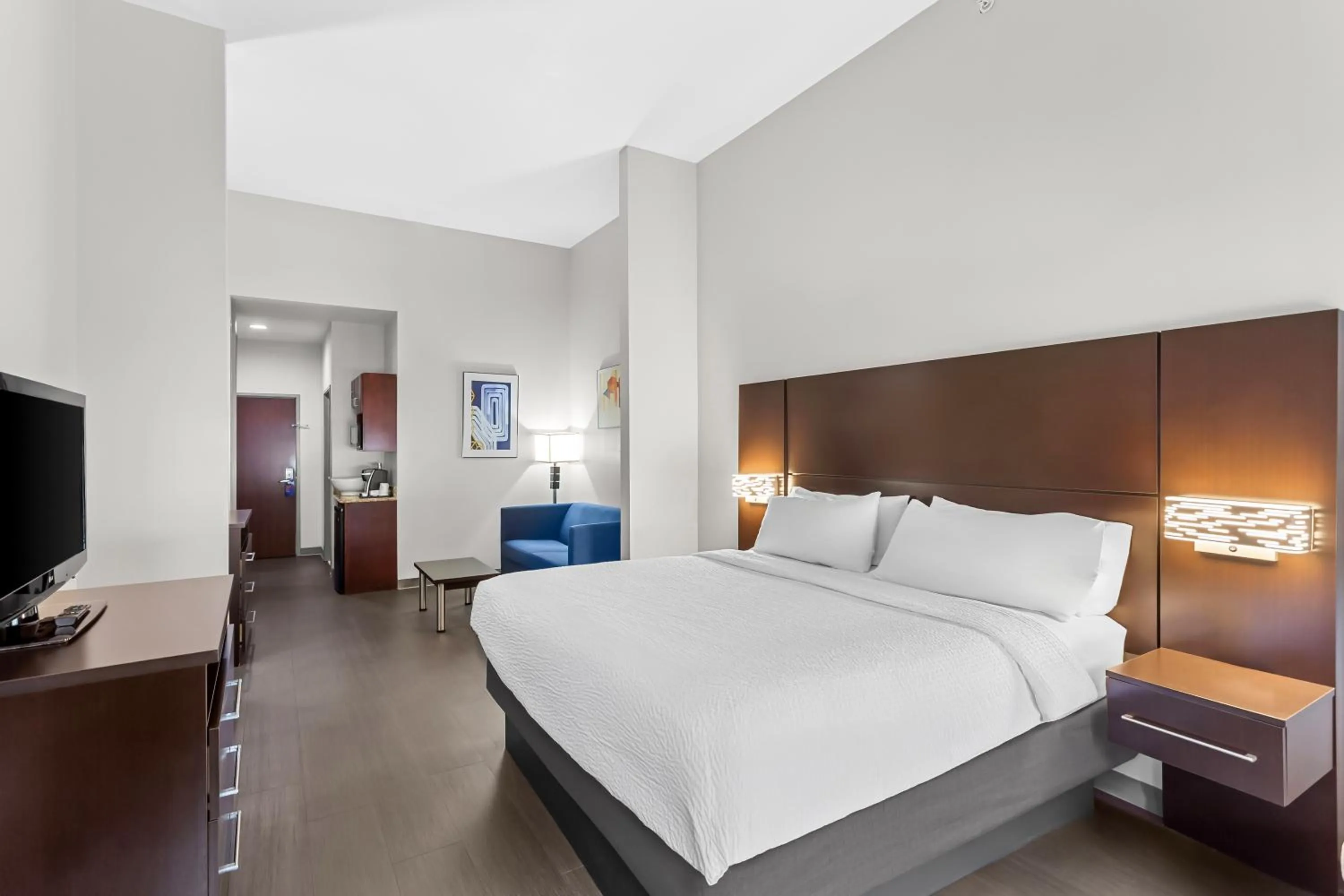 Bedroom, Bed in Holiday Inn Express & Suites Cross Lanes by IHG