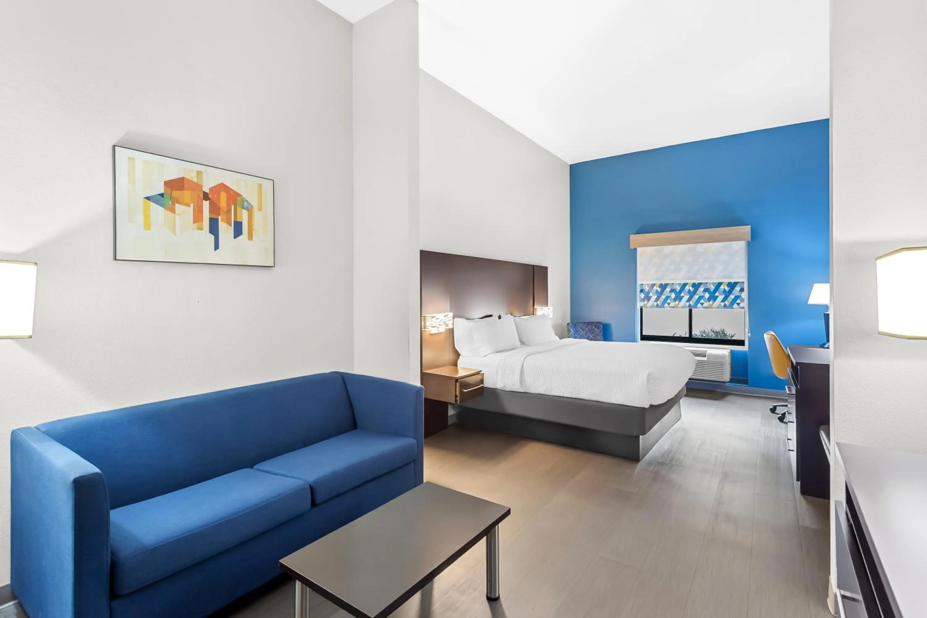 Bedroom, Bed in Holiday Inn Express & Suites Cross Lanes by IHG