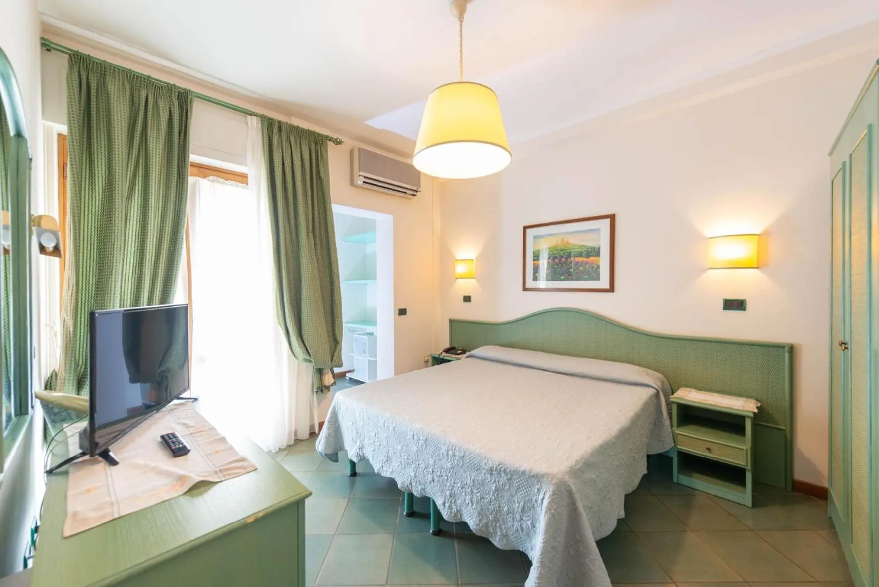 Photo of the whole room, Bed in Hotel Kyrton