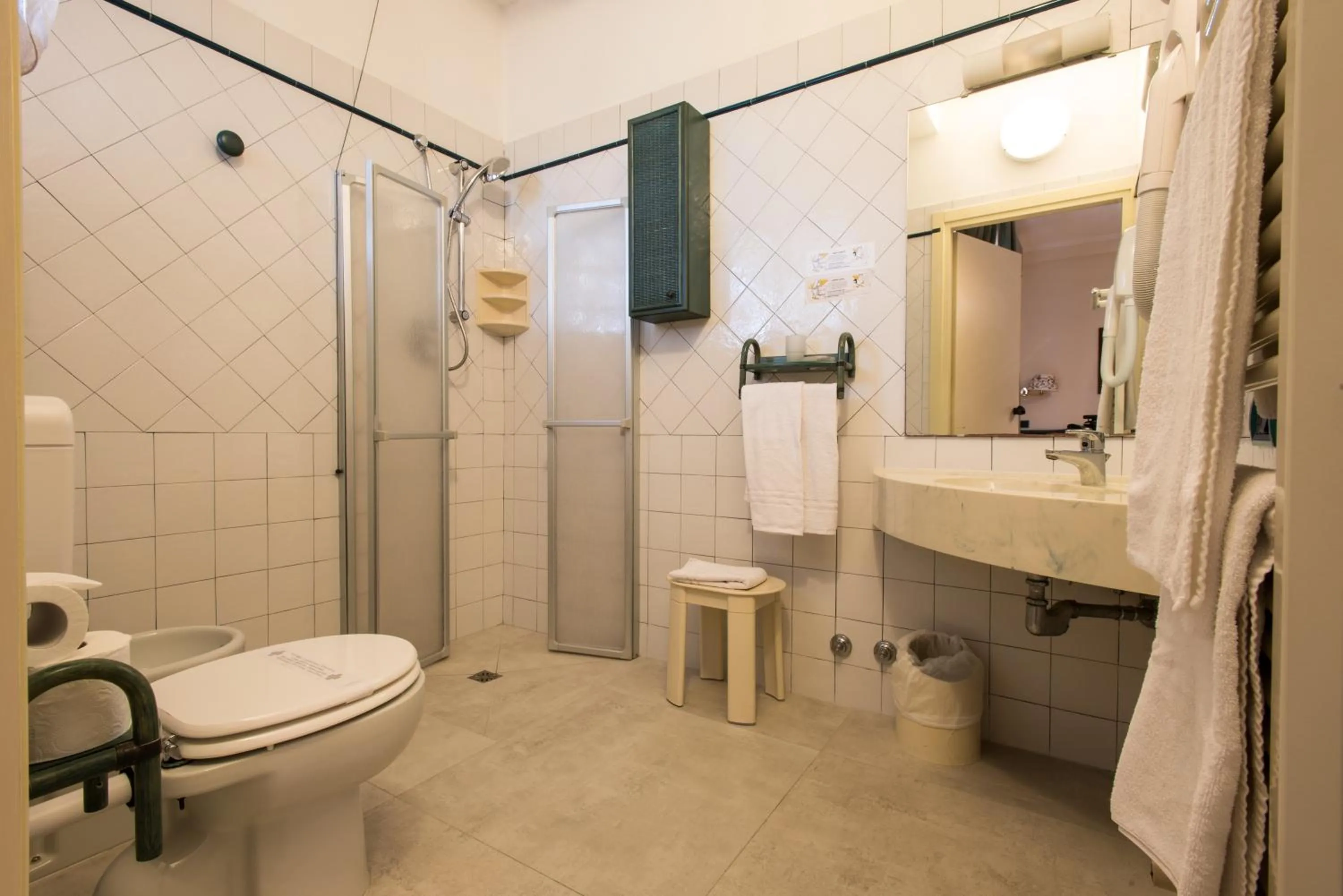 Shower in Hotel Kyrton