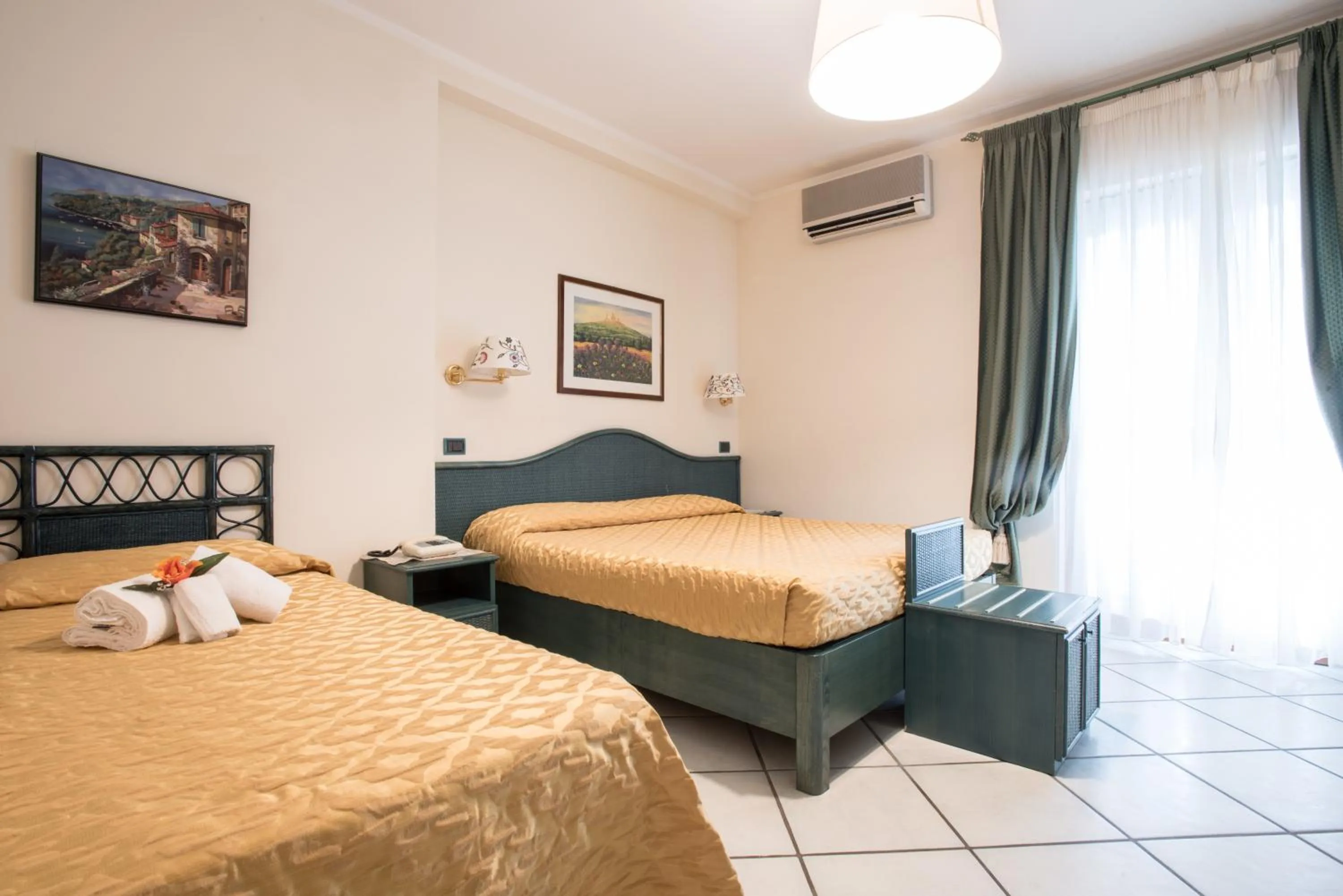 Photo of the whole room, Bed in Hotel Kyrton