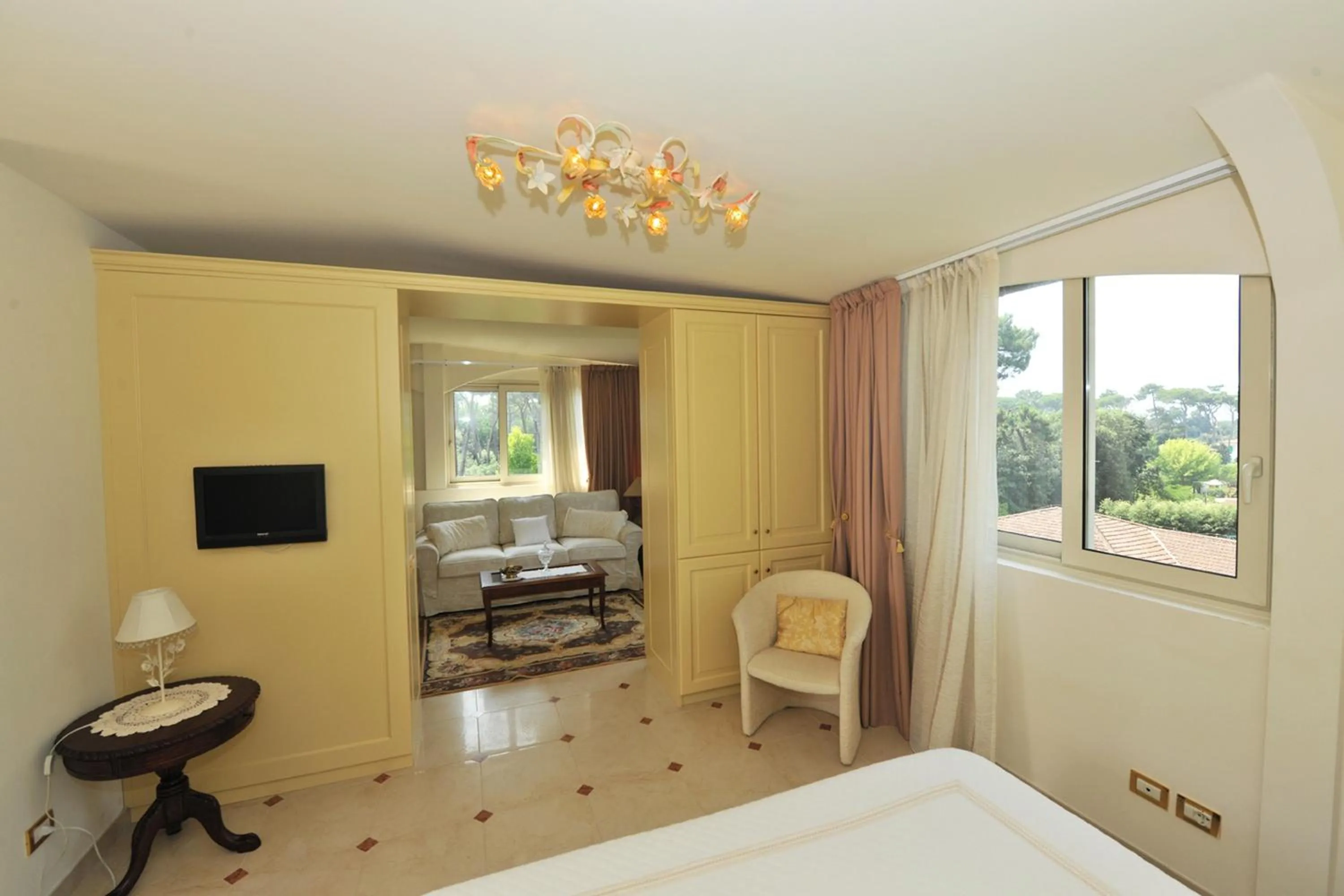 Seating area, Bed in Hotel Kyrton