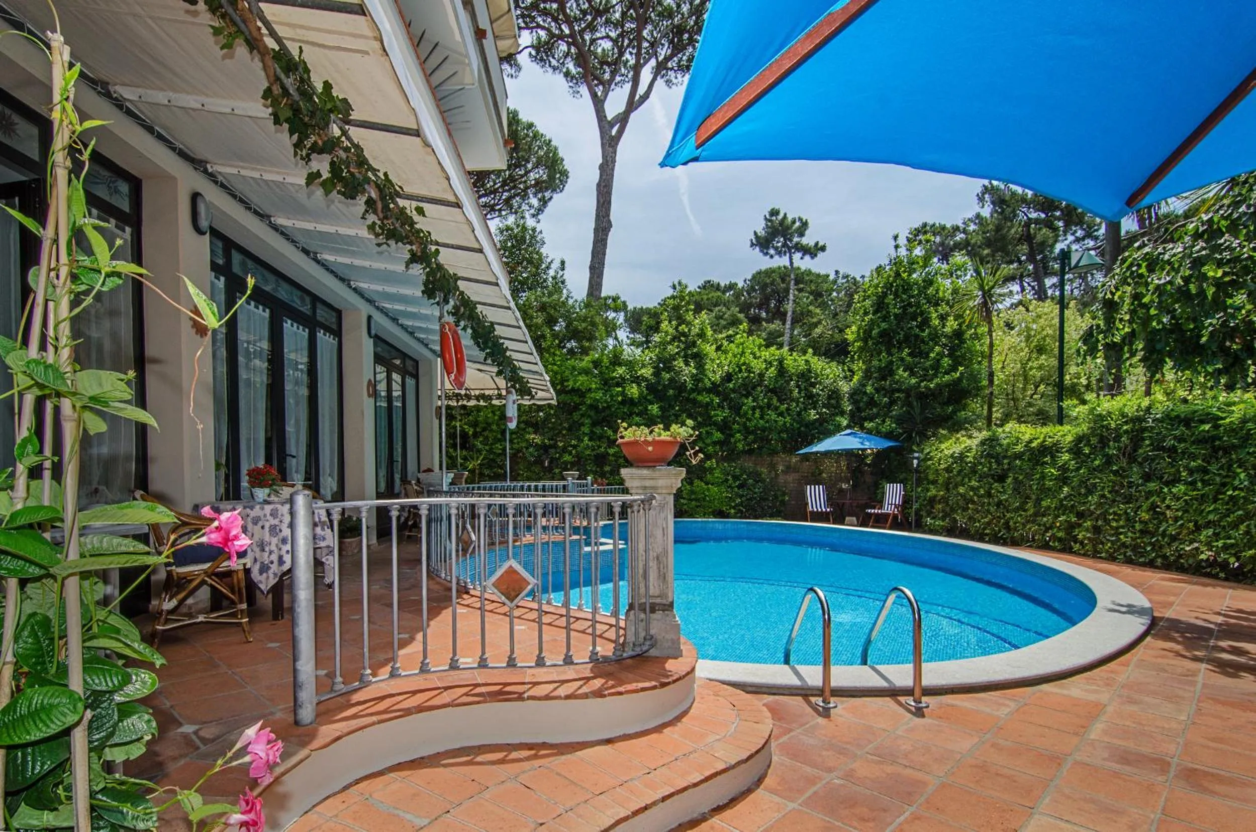 Swimming pool in Hotel Kyrton