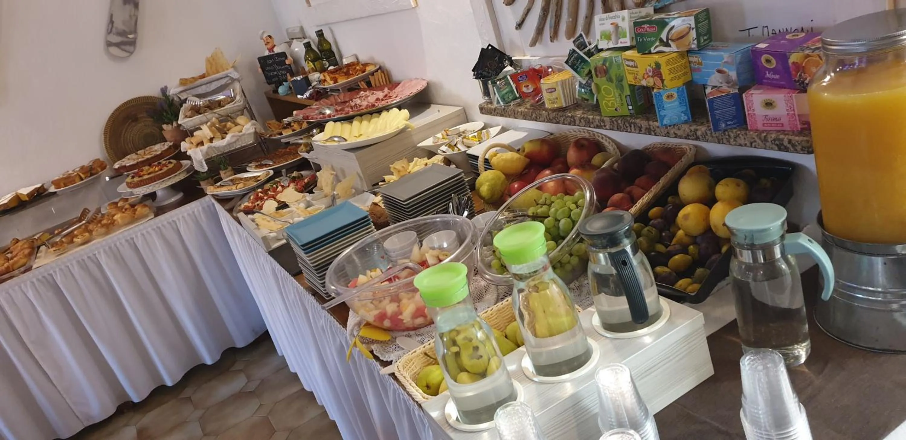 Breakfast in Hotel Canne al Vento