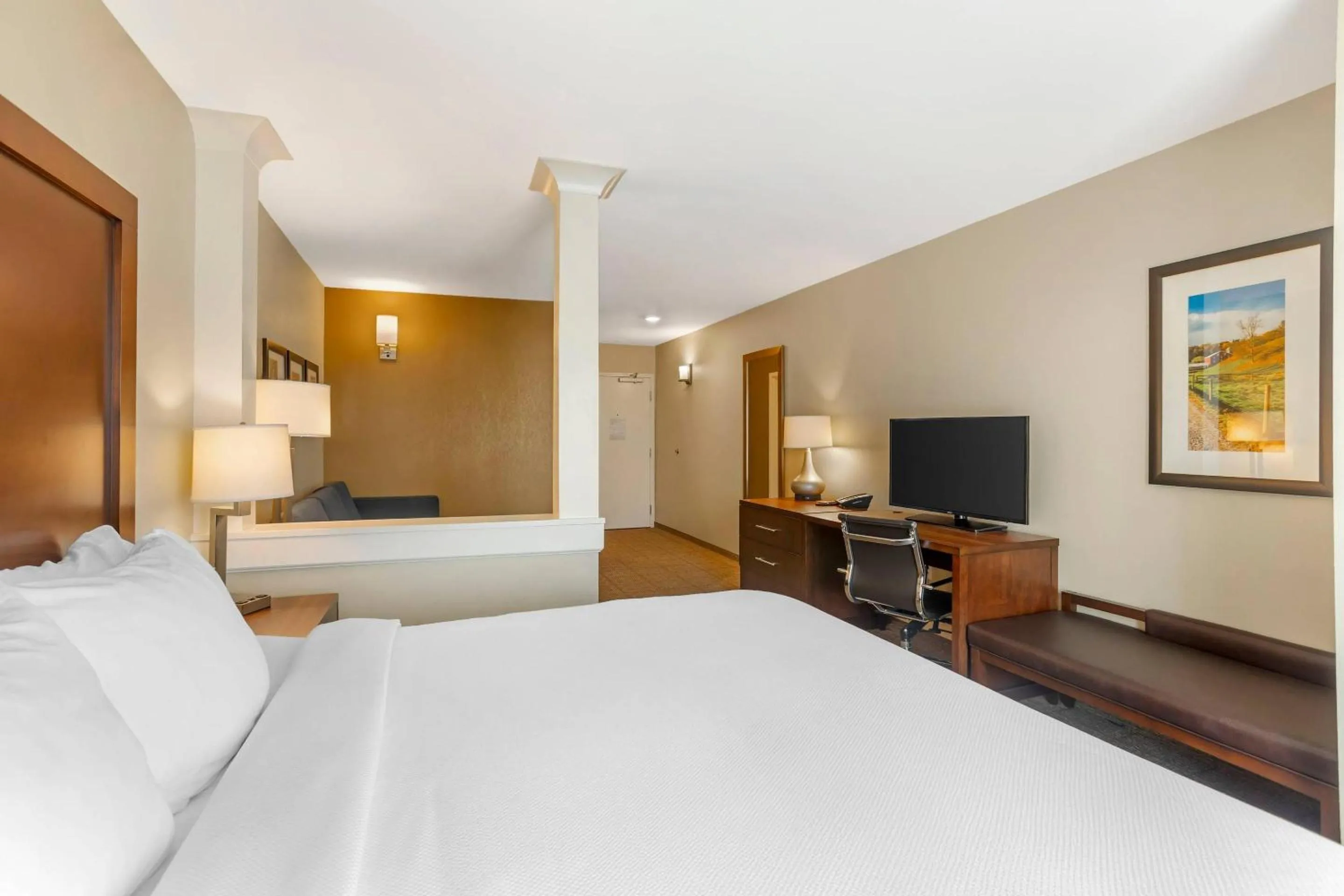 Bedroom, Bed in Comfort Inn & Suites Gap Amish Country