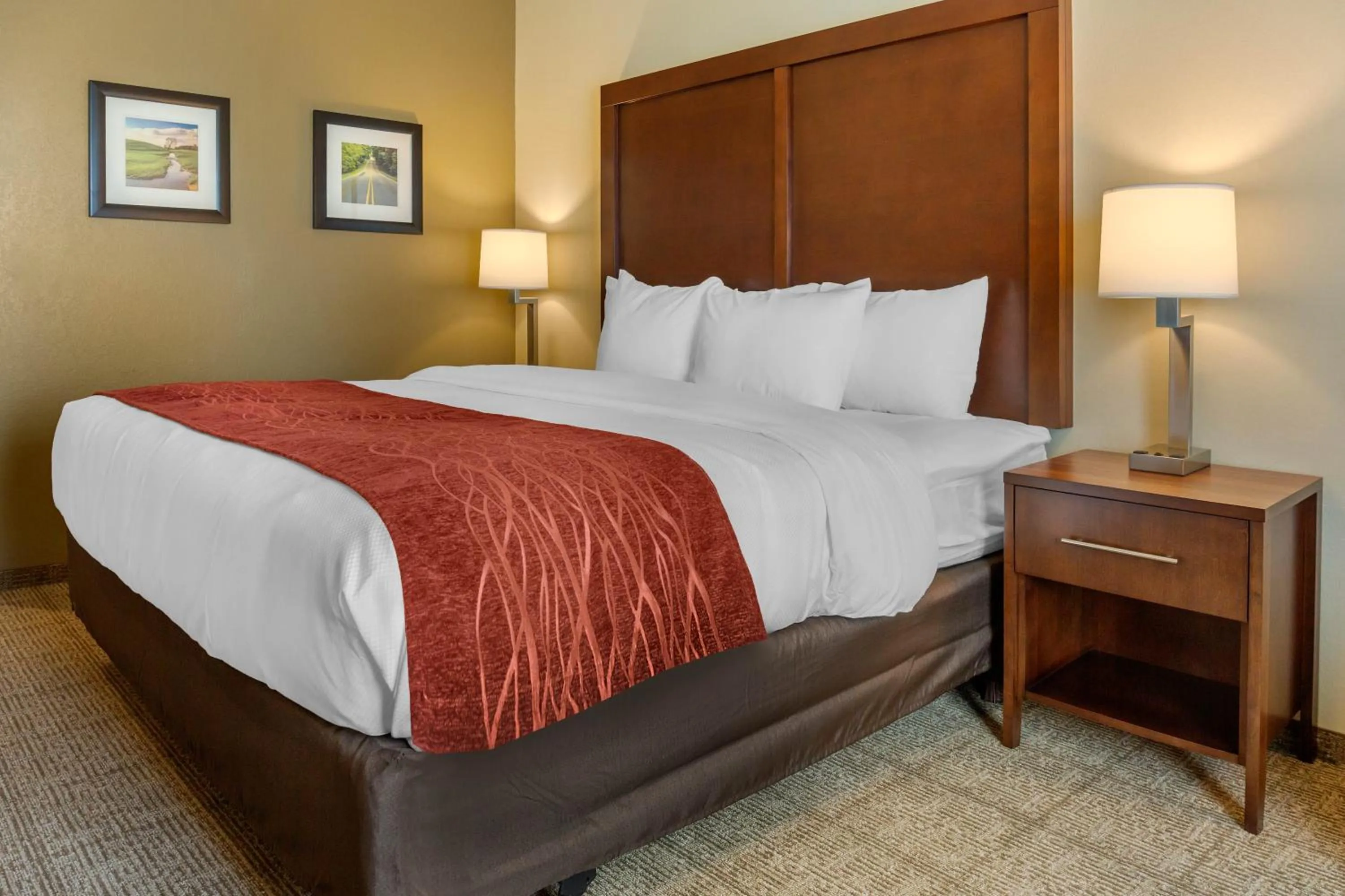 Bed in Comfort Inn & Suites Gap Amish Country