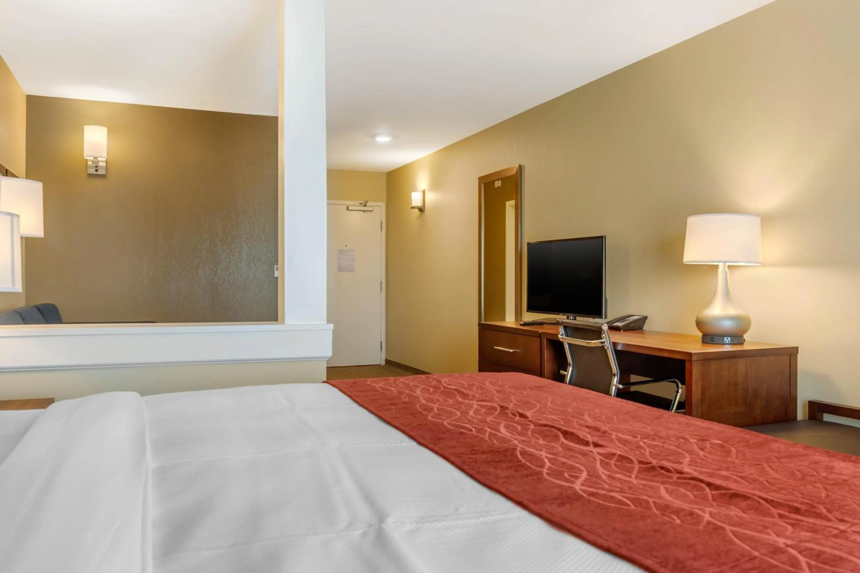 Bed in Comfort Inn & Suites Gap Amish Country