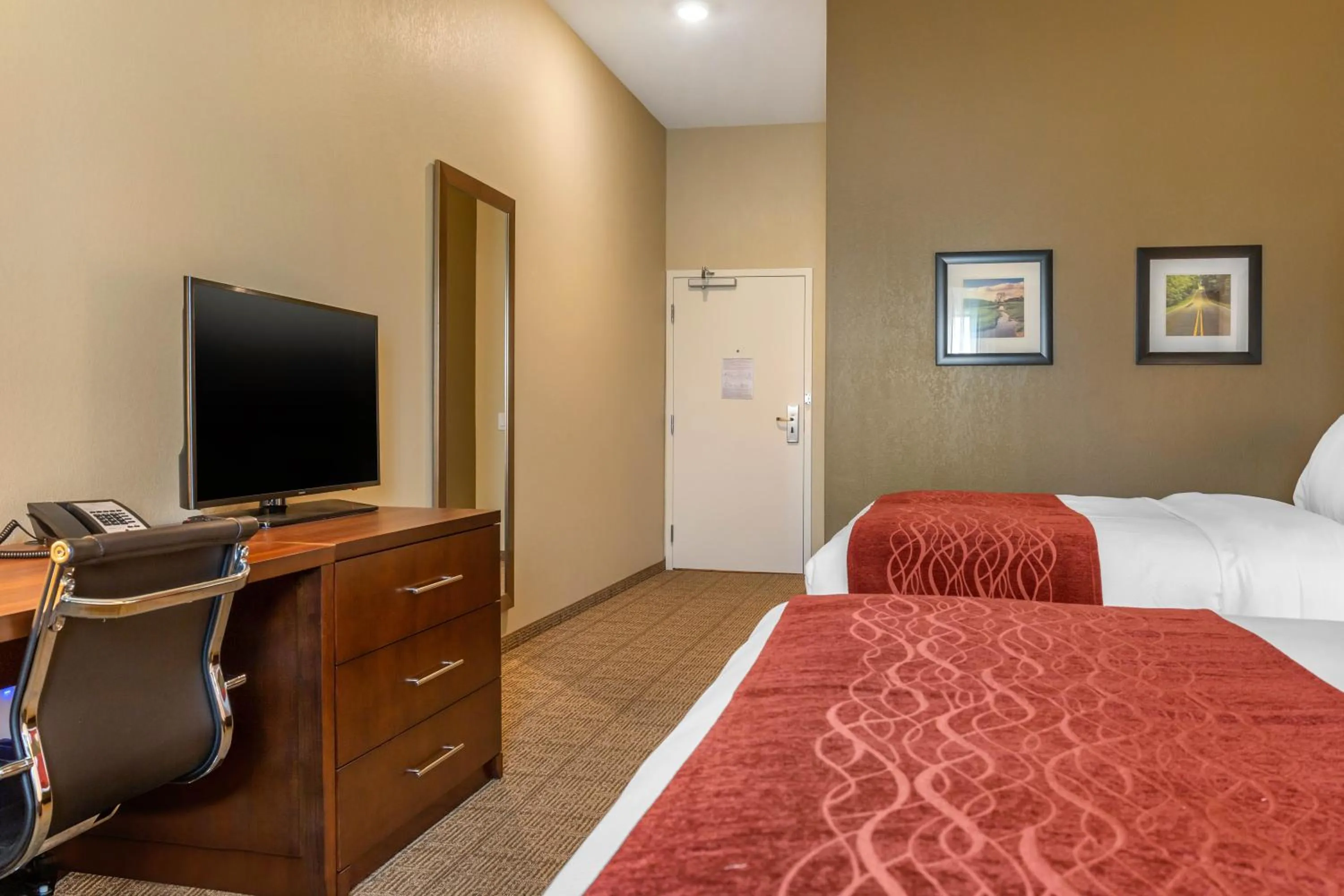 Bed in Comfort Inn & Suites Gap Amish Country