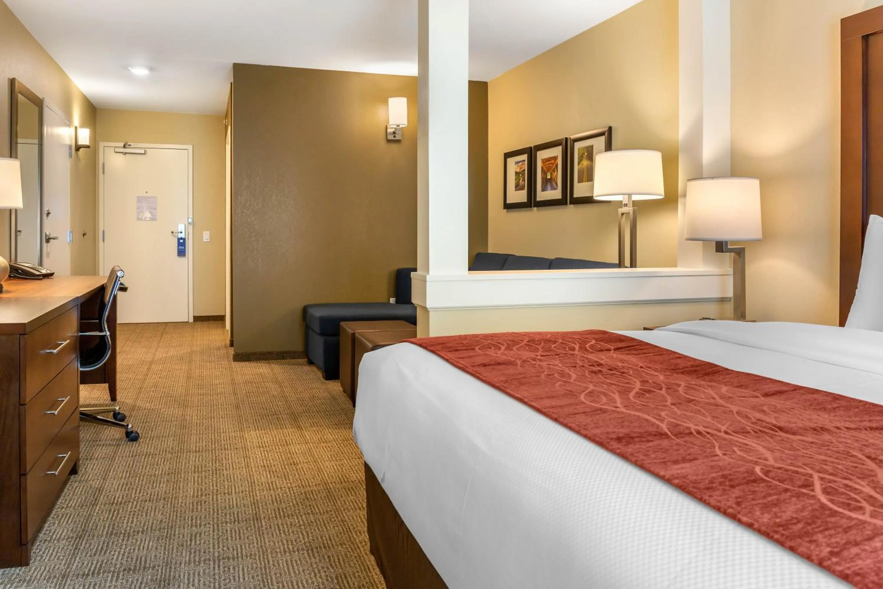 Bed in Comfort Inn & Suites Gap Amish Country