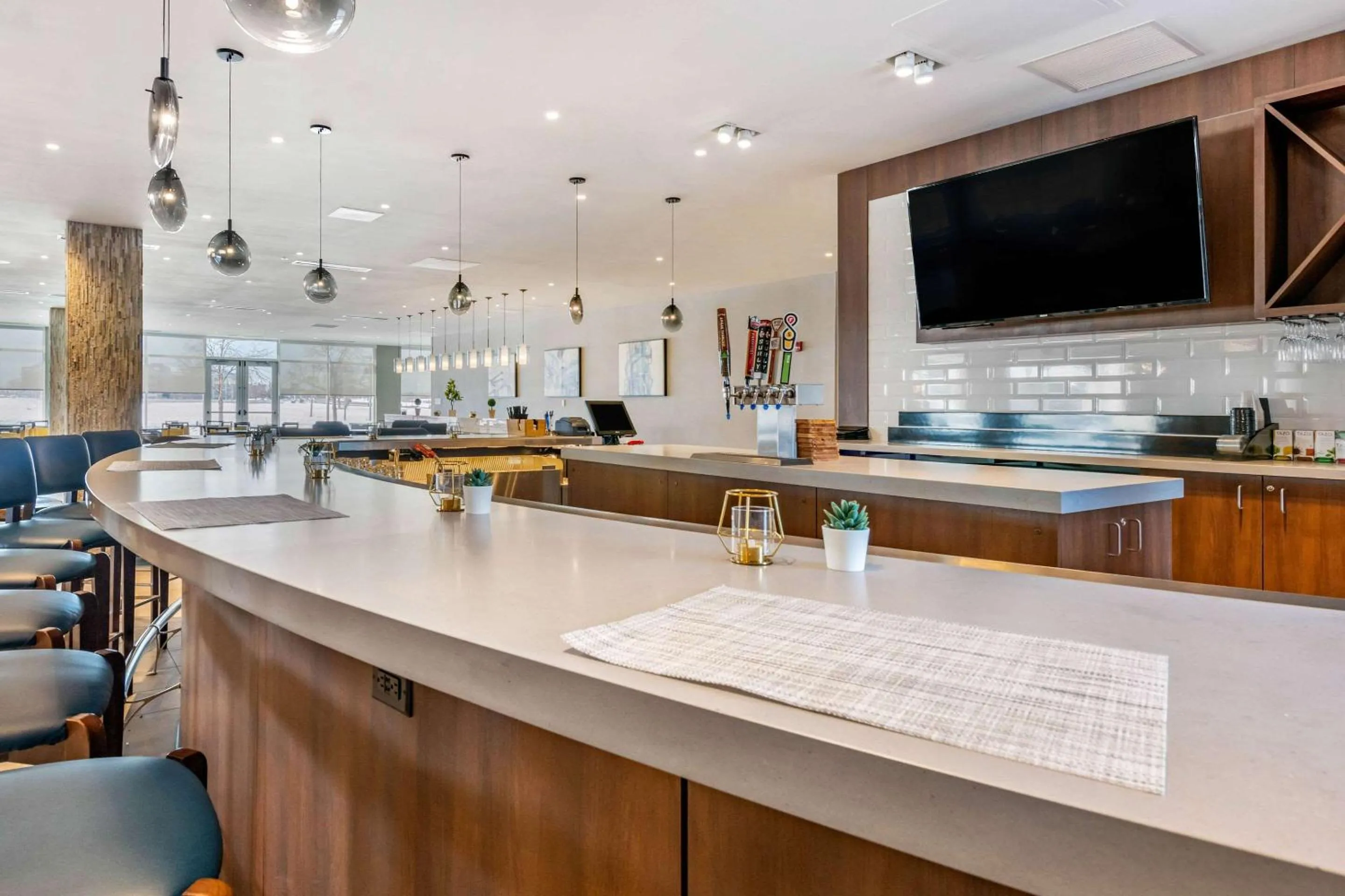 Restaurant/places to eat in Cambria Hotel Bloomington Mall of America Minneapolis Airport