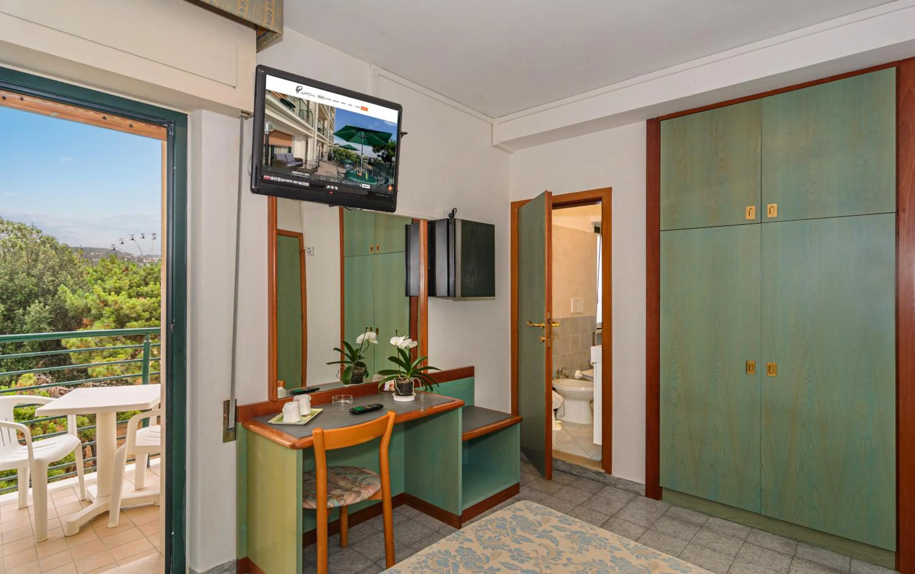 View (from property/room) in Hotel Paris