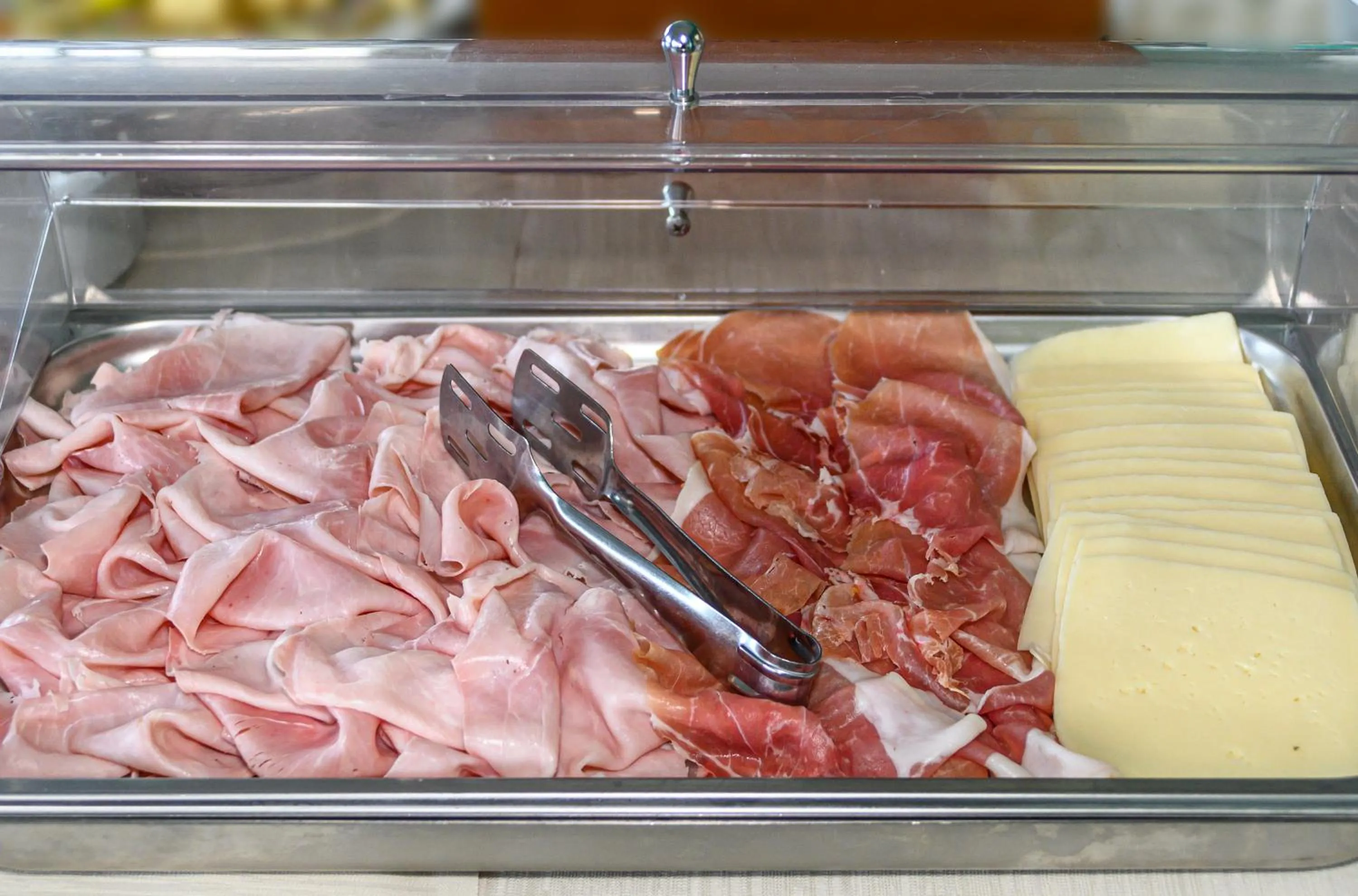 Food and drinks in Hotel Paris