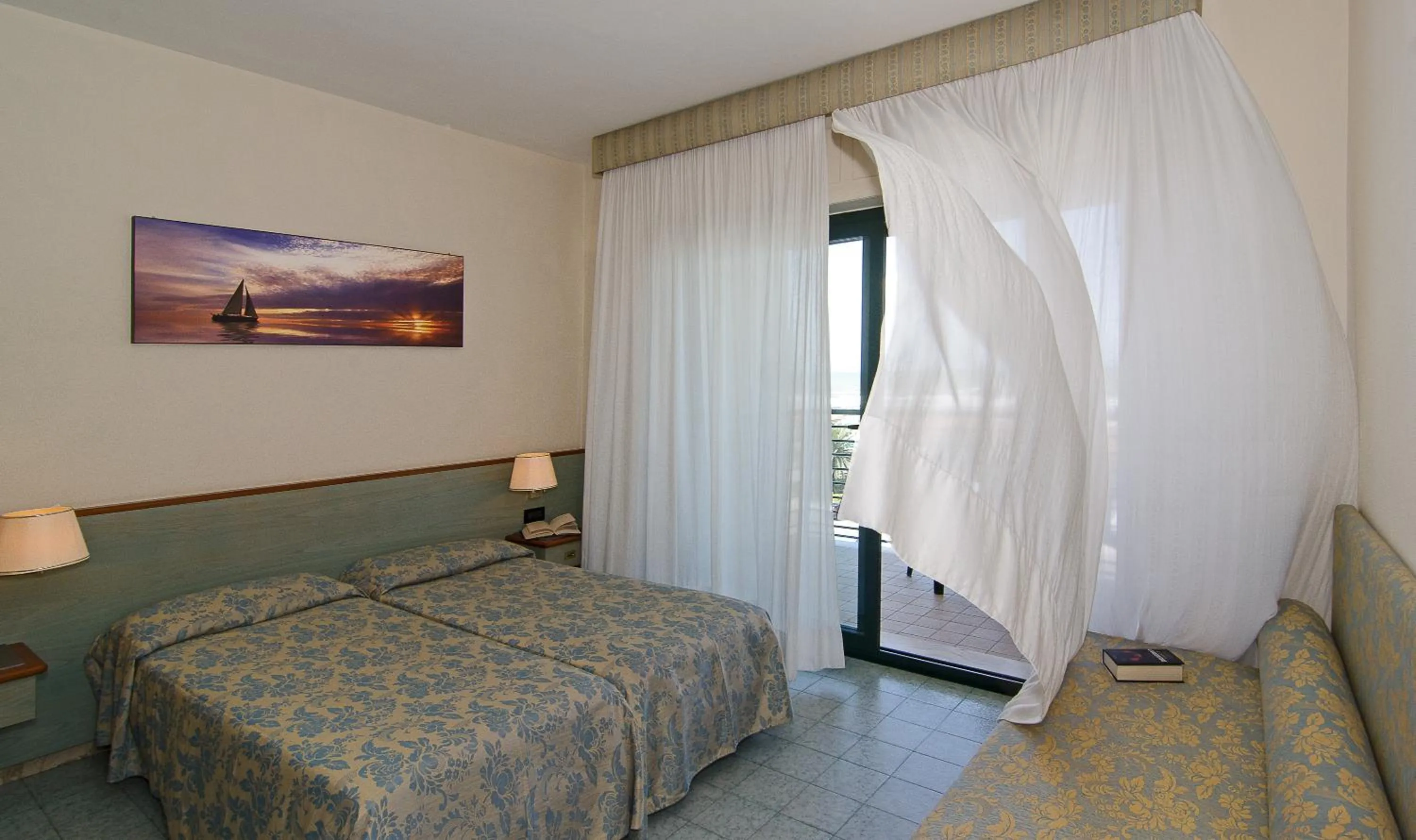 Bedroom, Bed in Hotel Paris