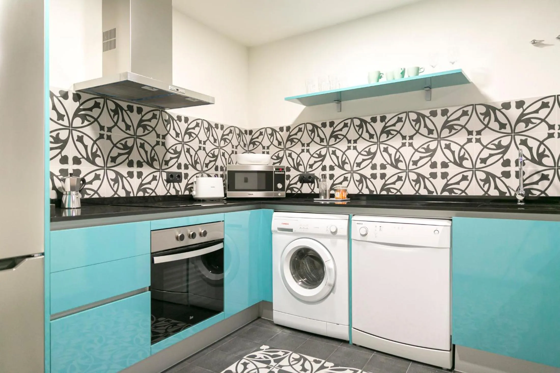 Kitchen or kitchenette in Aqua Apartments Málaga