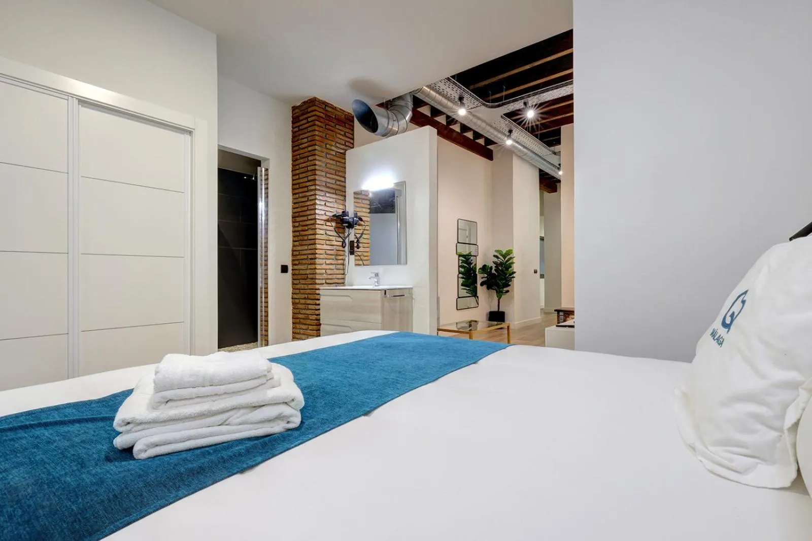 Bed in Aqua Apartments Málaga