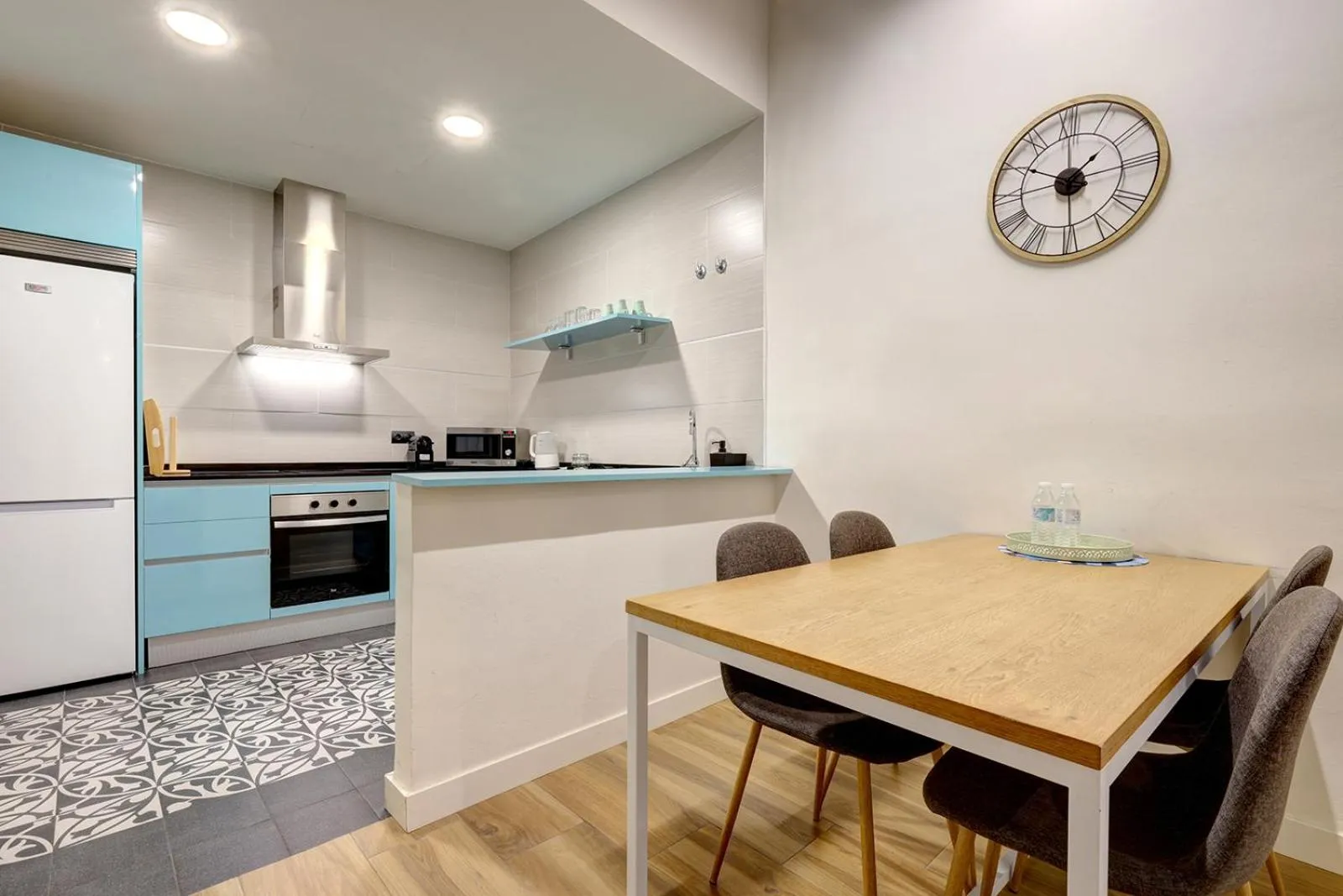 Kitchen or kitchenette in Aqua Apartments Málaga
