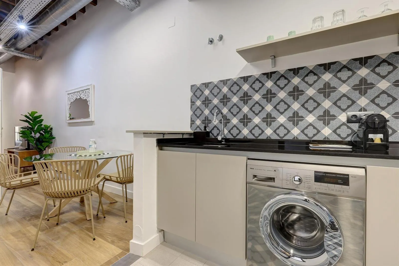 Kitchen or kitchenette in Aqua Apartments Málaga